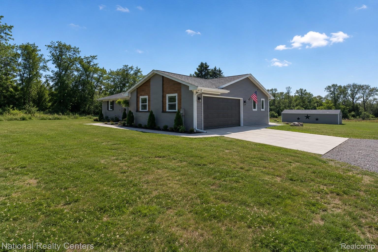 2601 Westwind Drive Property Photo 2