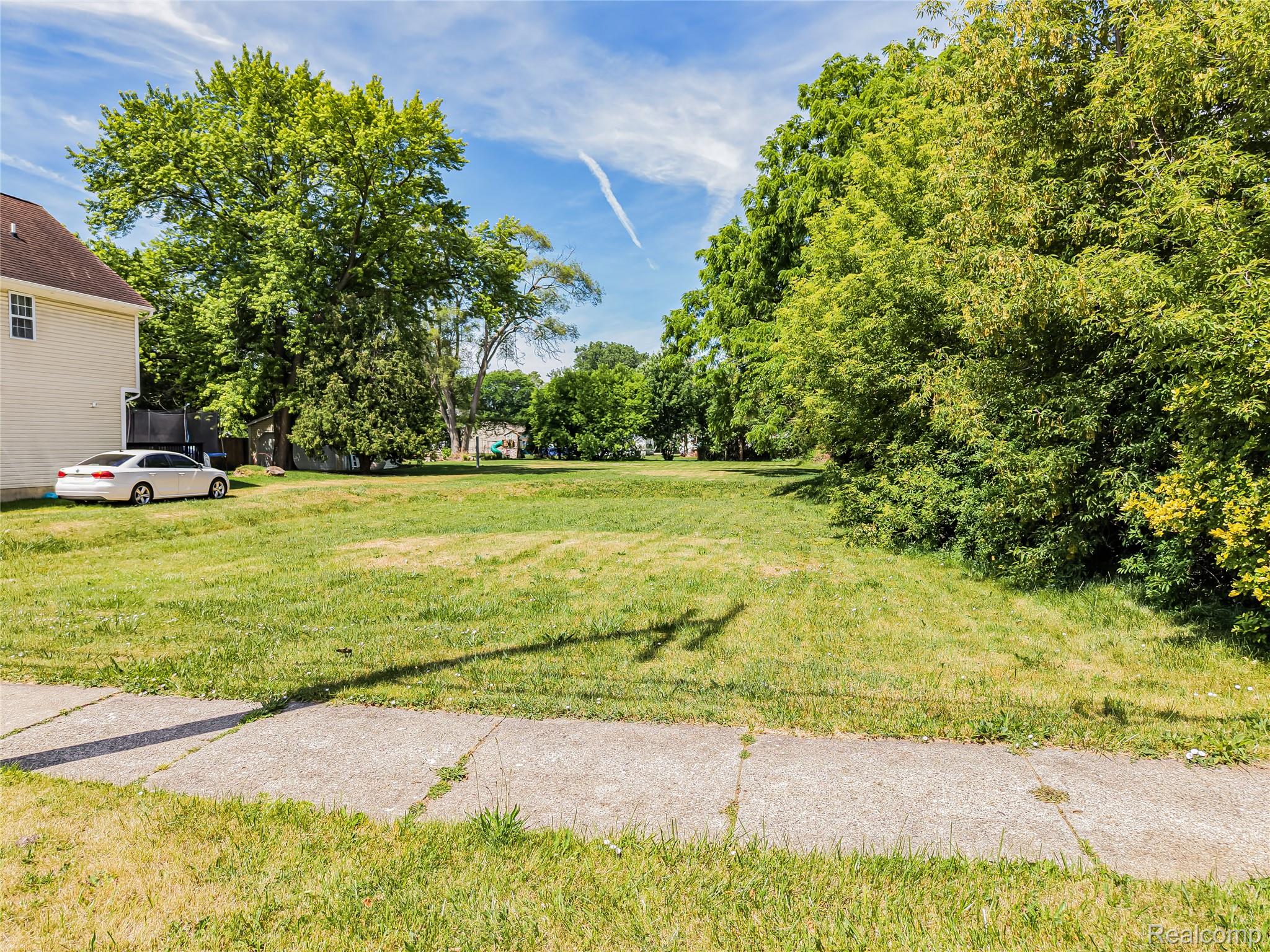 27335 Maple Street Property Photo 3