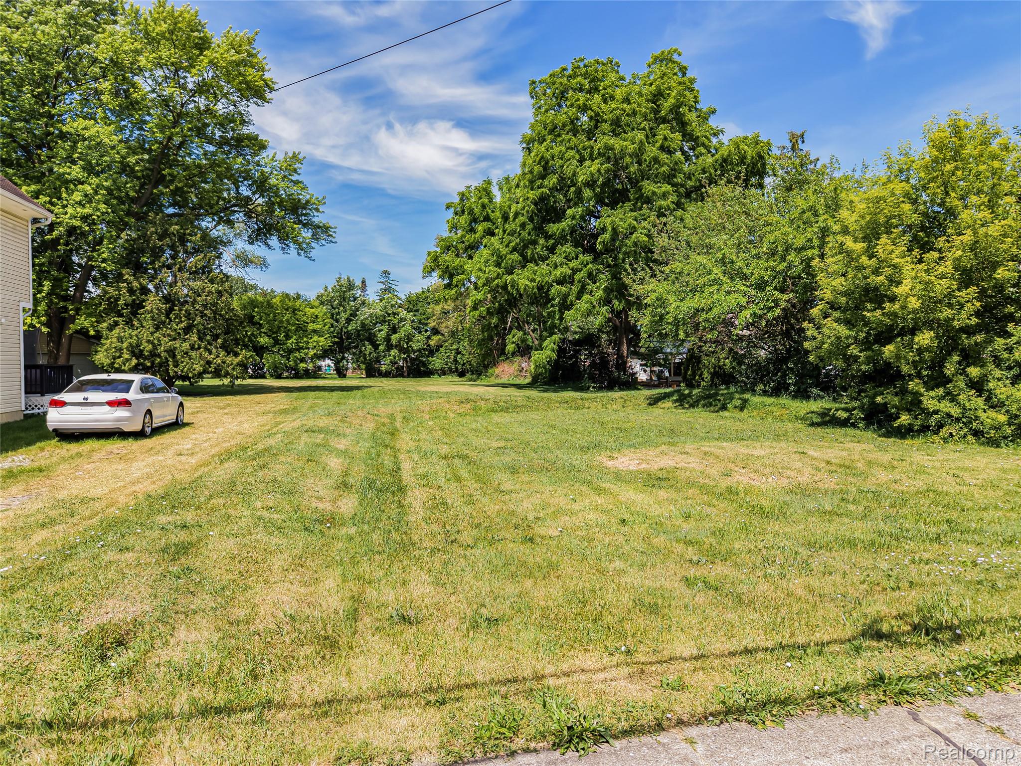 27335 Maple Street Property Photo 4