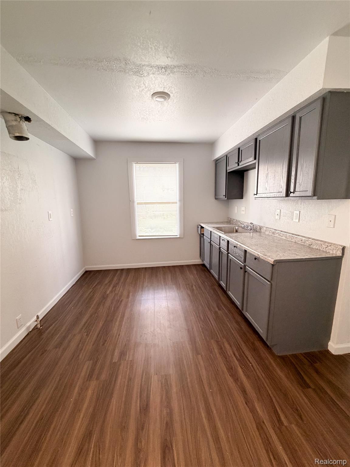 539 Kitchener Street Property Photo 6