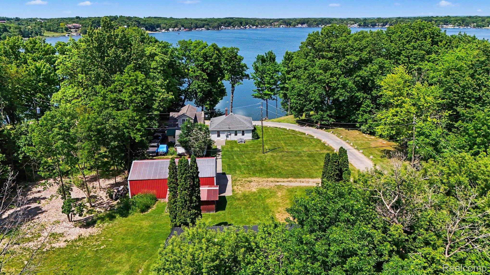 3931 S Shore Drive Property Photo 1