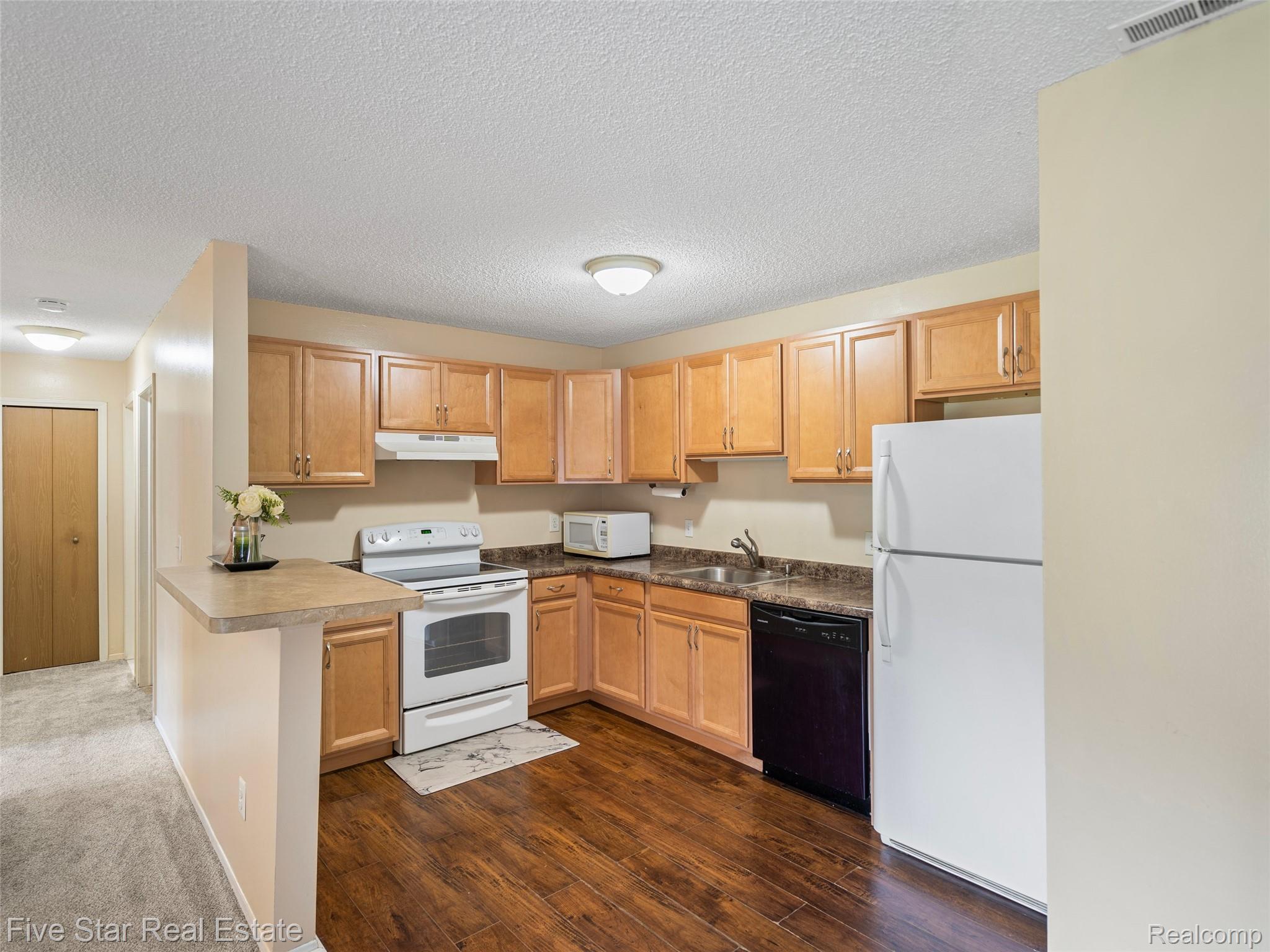 15012 Island Drive Property Photo 4