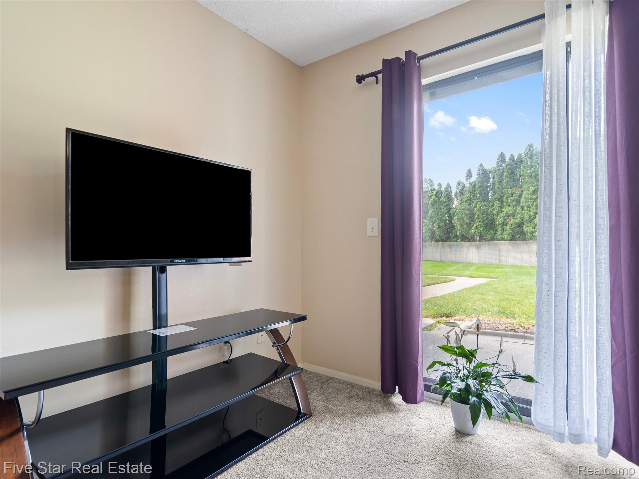 15012 Island Drive Property Photo 8