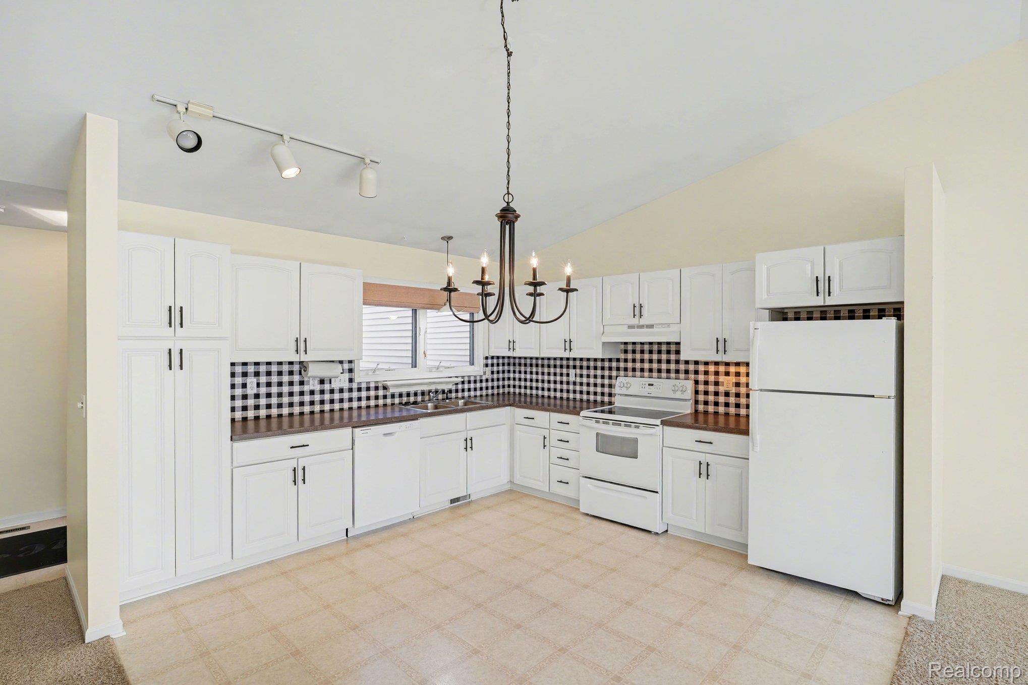 9166 Emily Drive Property Photo 4