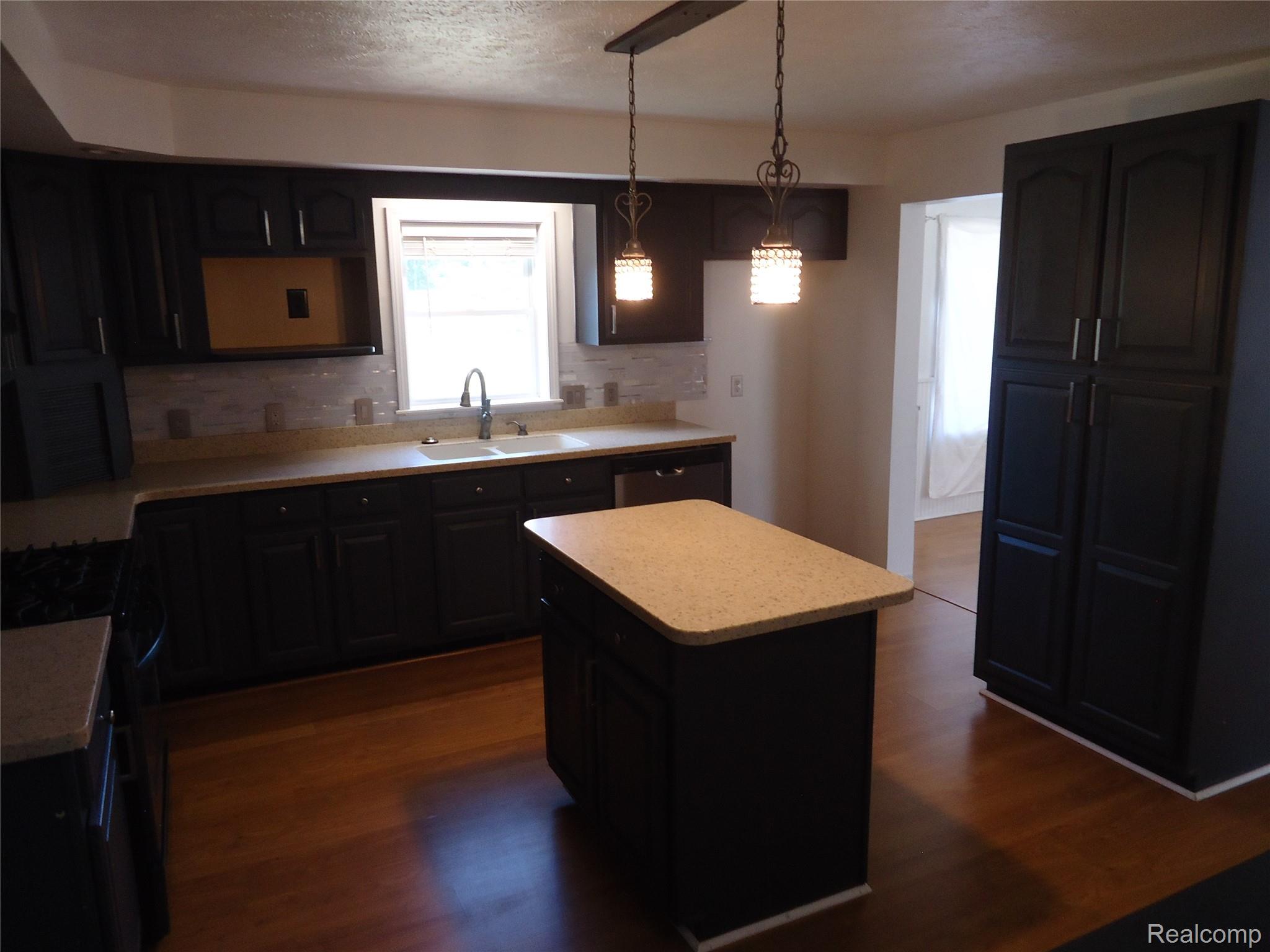 2933 Ashley Drive Property Photo 6