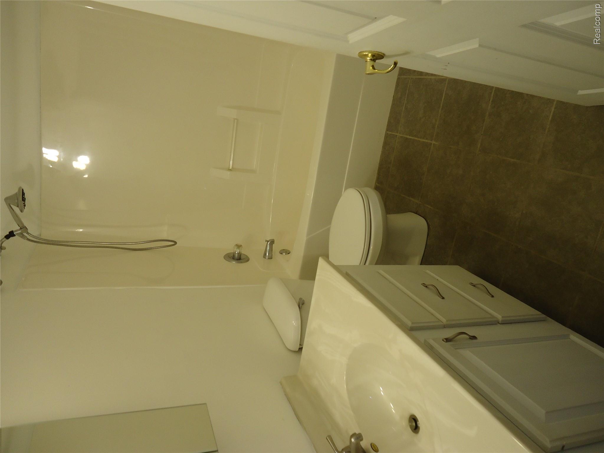 2933 Ashley Drive Property Photo 7