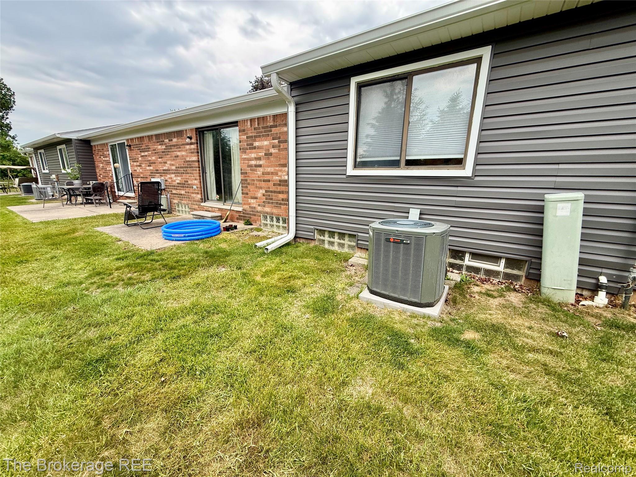 37830 Erna Drive Property Photo 2