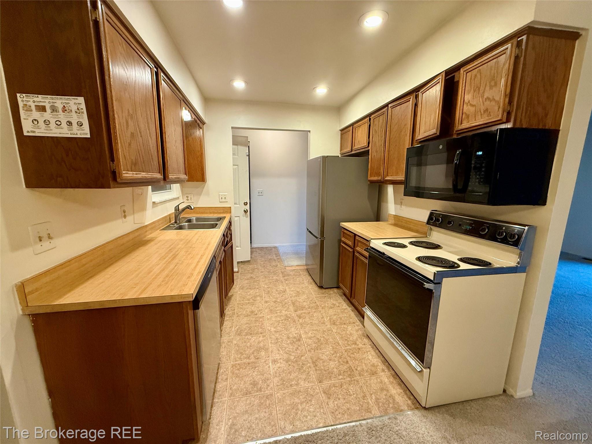 37830 Erna Drive Property Photo 3