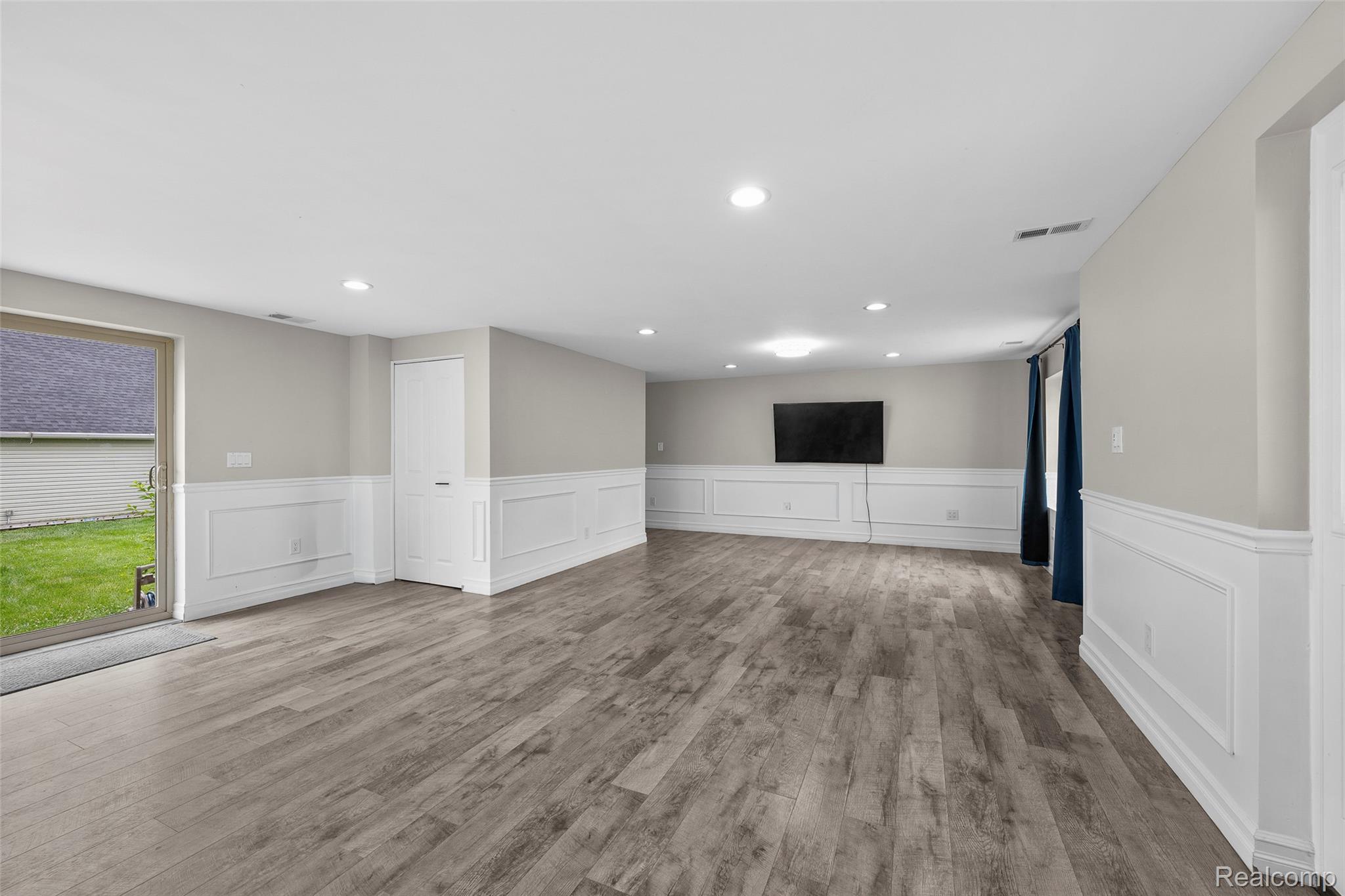 6537 Pardee Road Property Photo 6