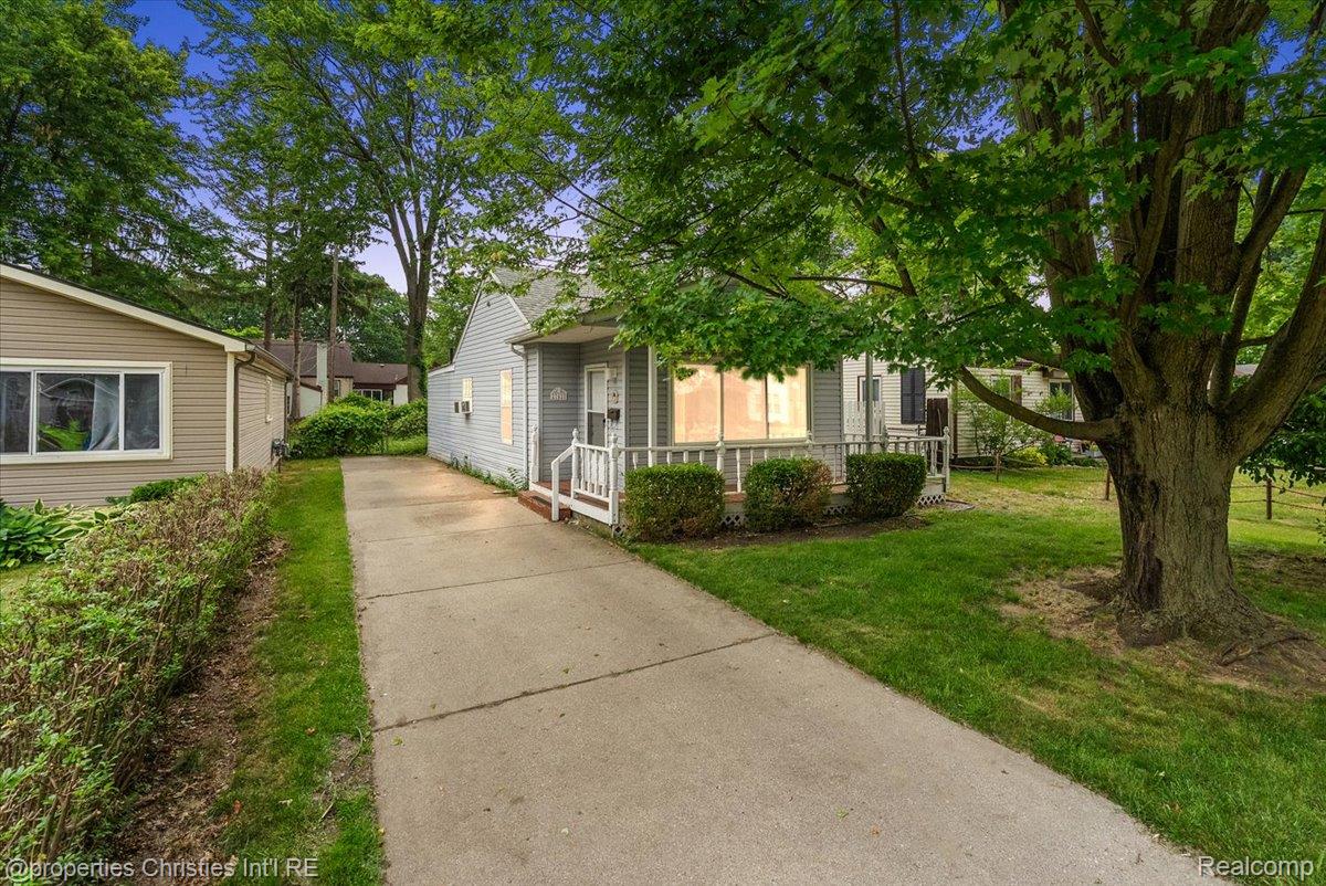 27428 Townley Street Property Photo 1