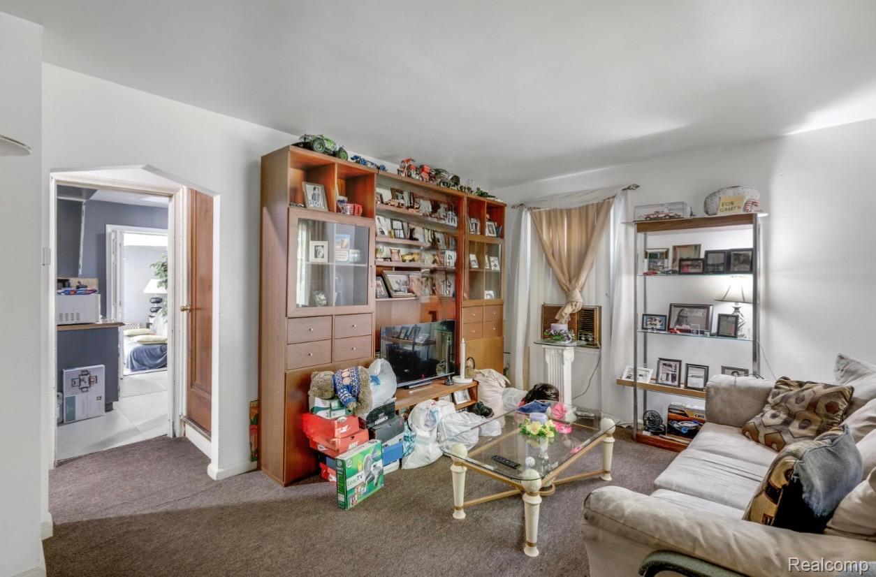 12830 Riad Street Property Photo 5