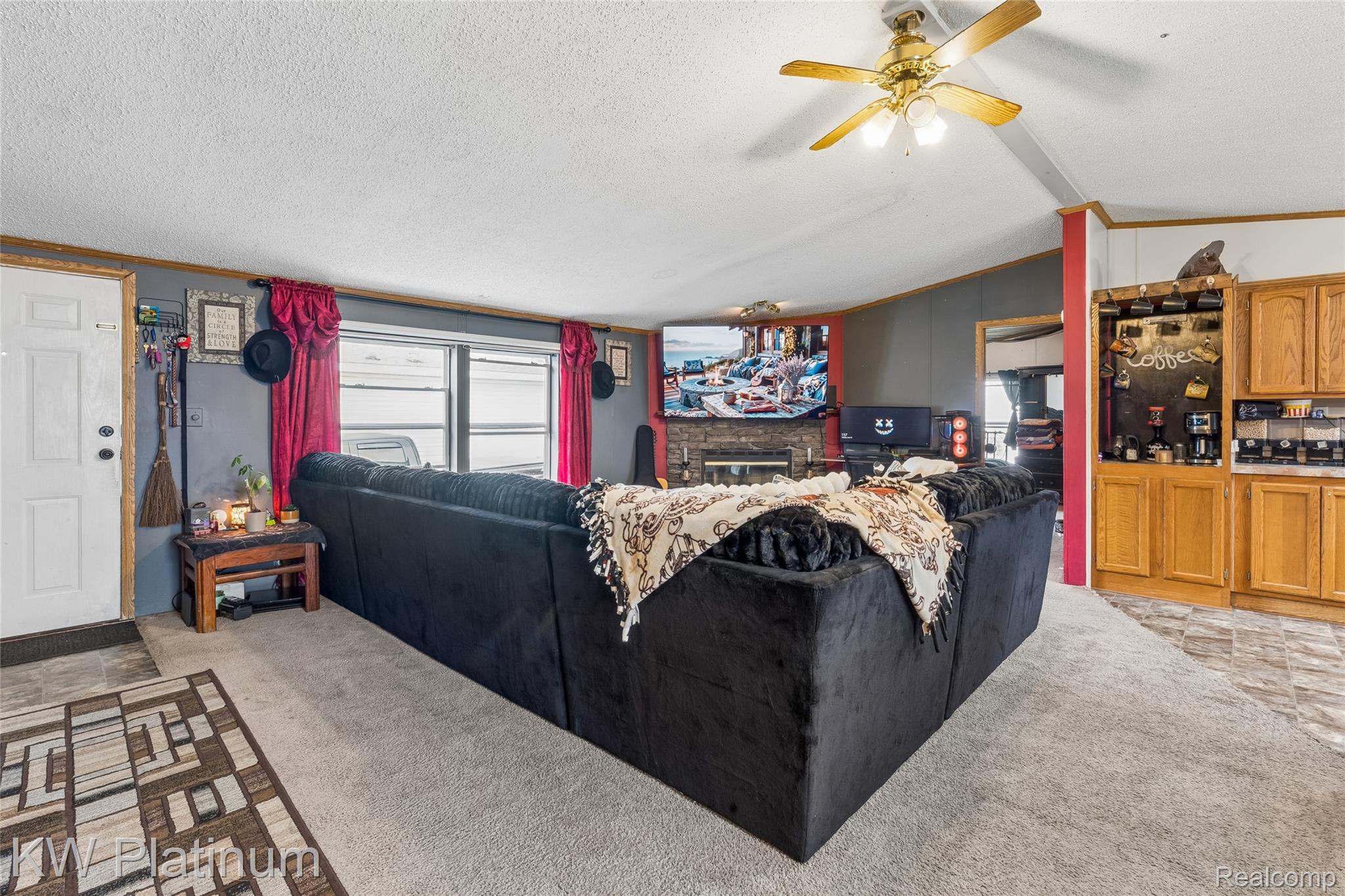 23207 Fountain Property Photo 2