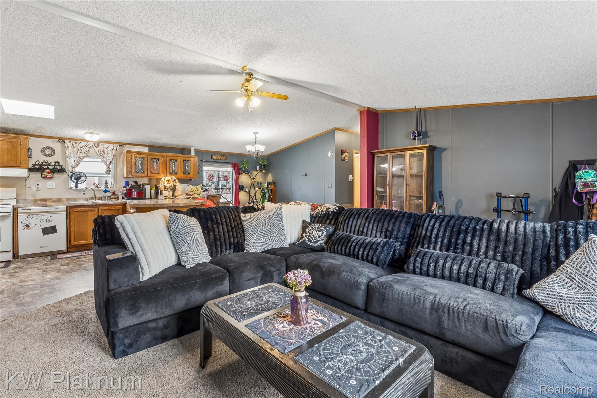 23207 Fountain Property Photo 3