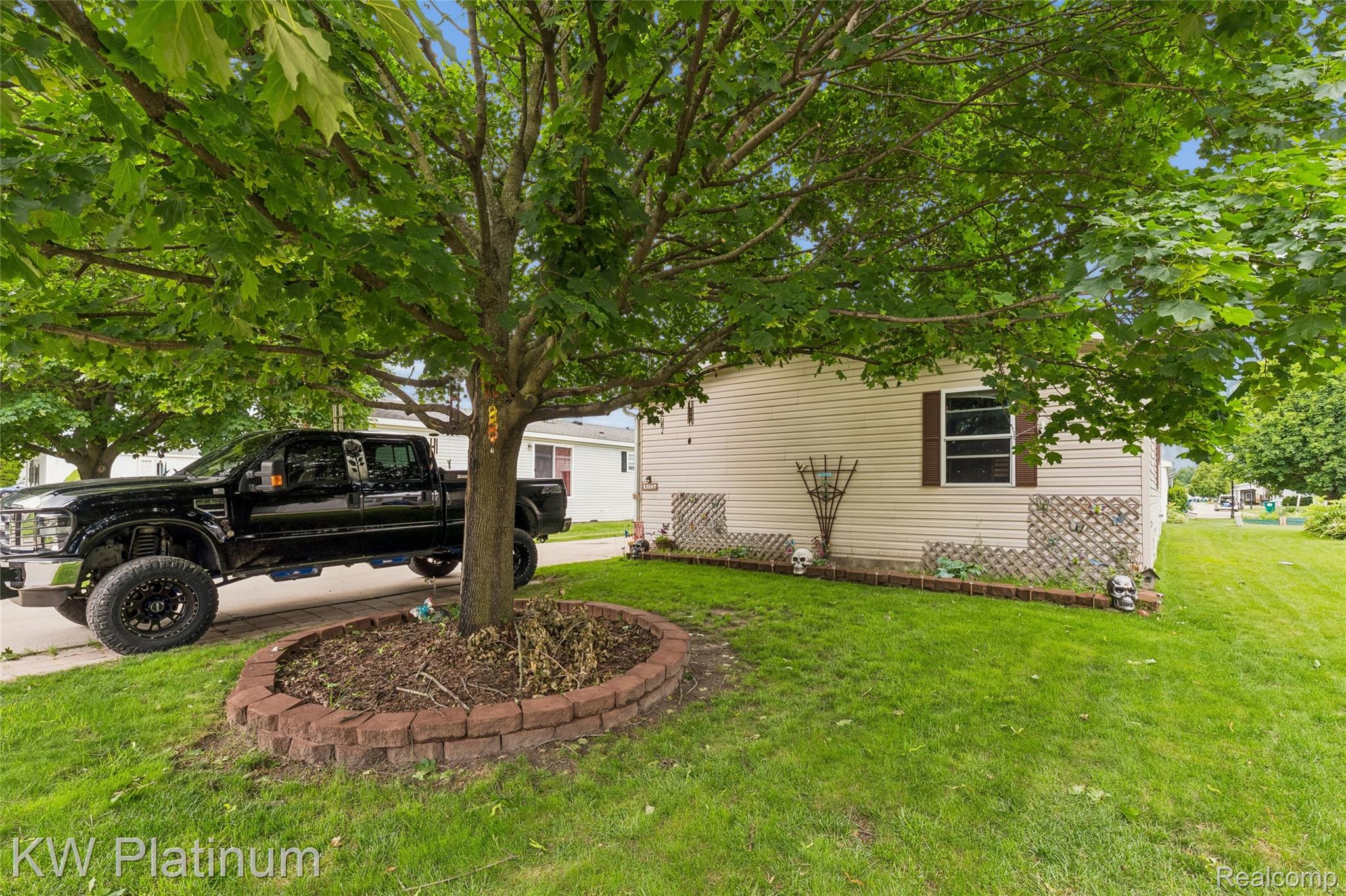 23207 Fountain Property Photo 11