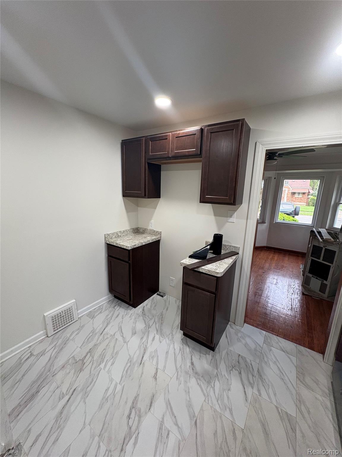 9701 Somerset Avenue Property Photo 4