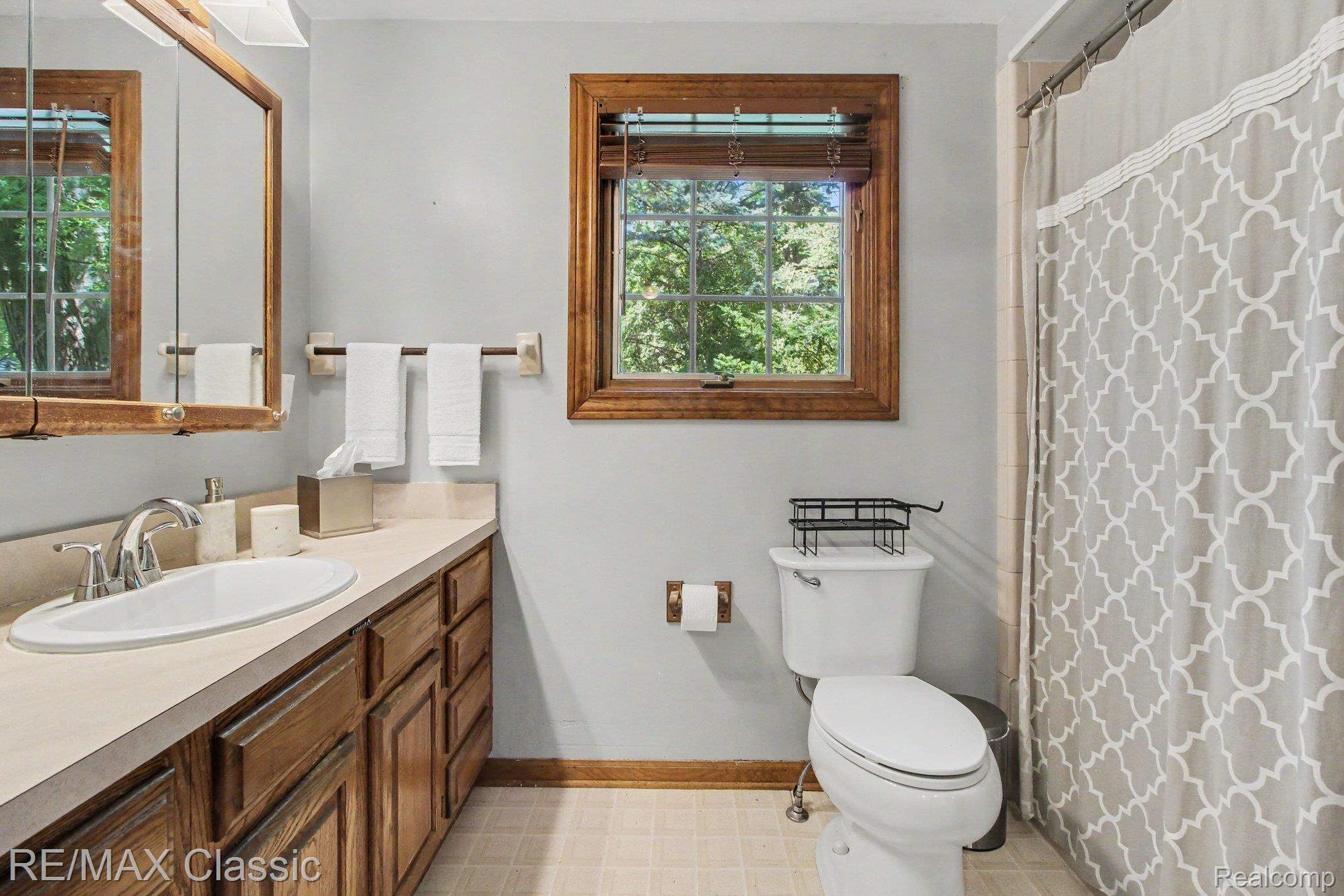 350 Burroughs Street Property Photo 8