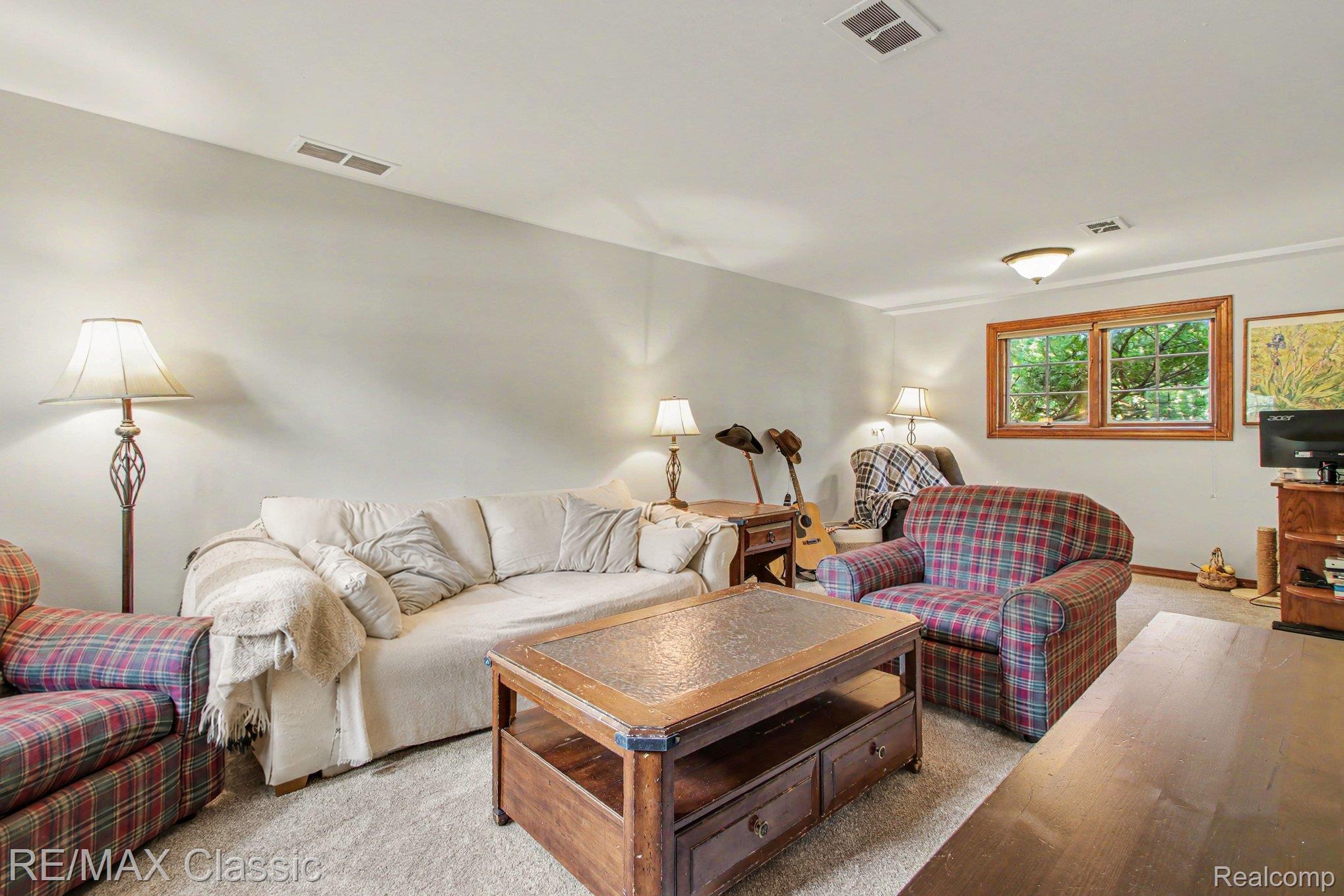350 Burroughs Street Property Photo 11