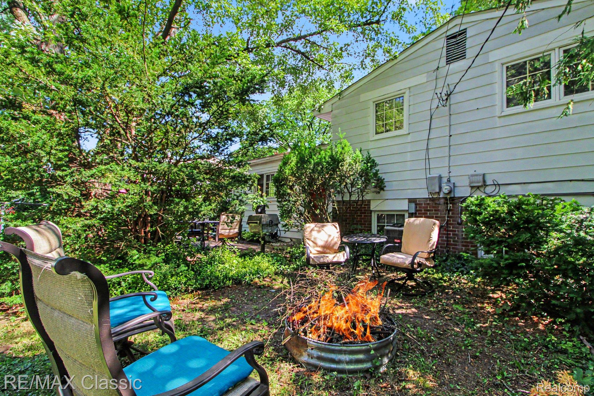 350 Burroughs Street Property Photo 14