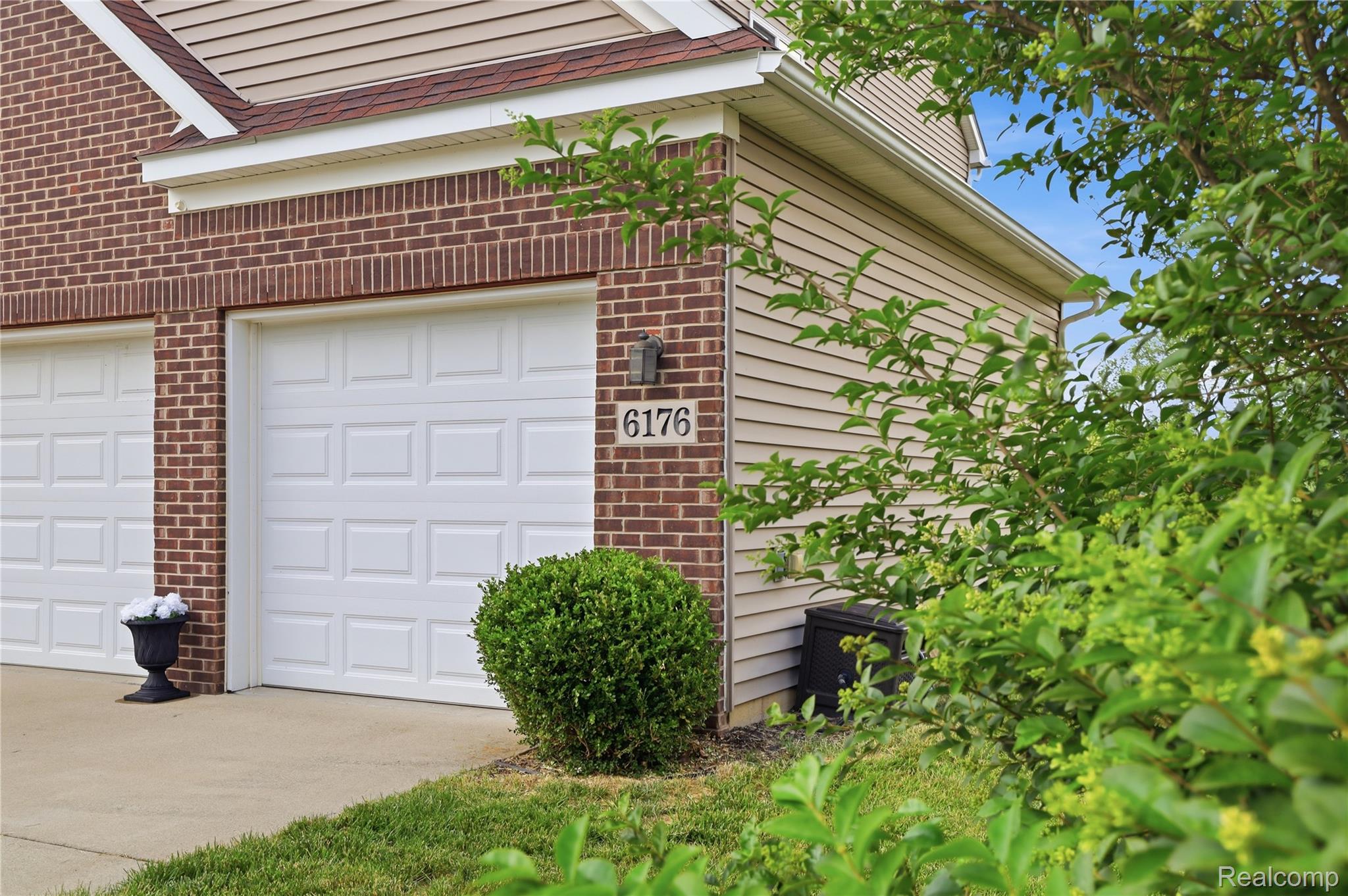 6176 Sterling Trail Property Photo 5