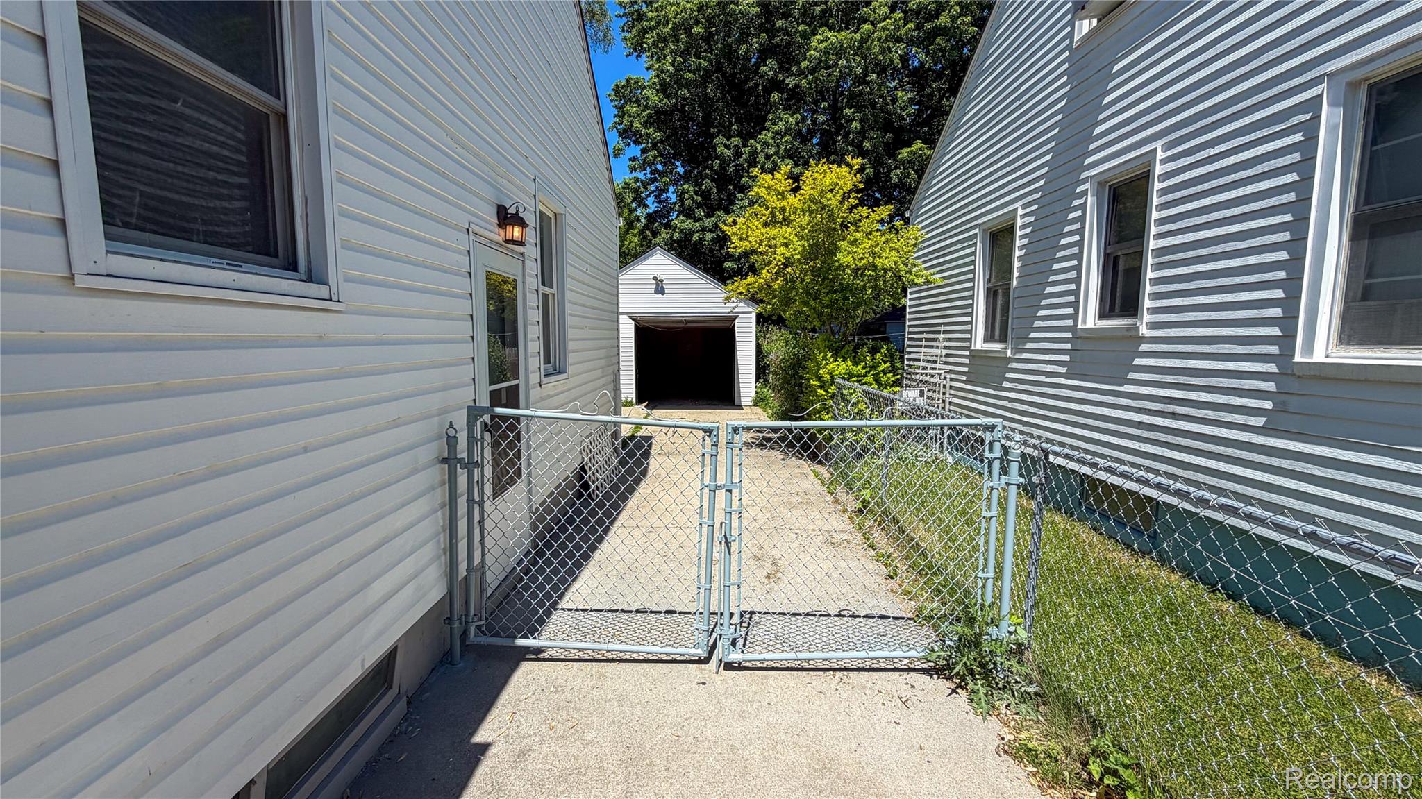 19685 Washtenaw Street Property Photo 13