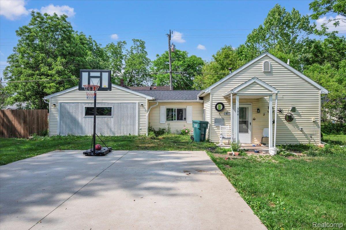 394 S Elm Street Property Photo 1