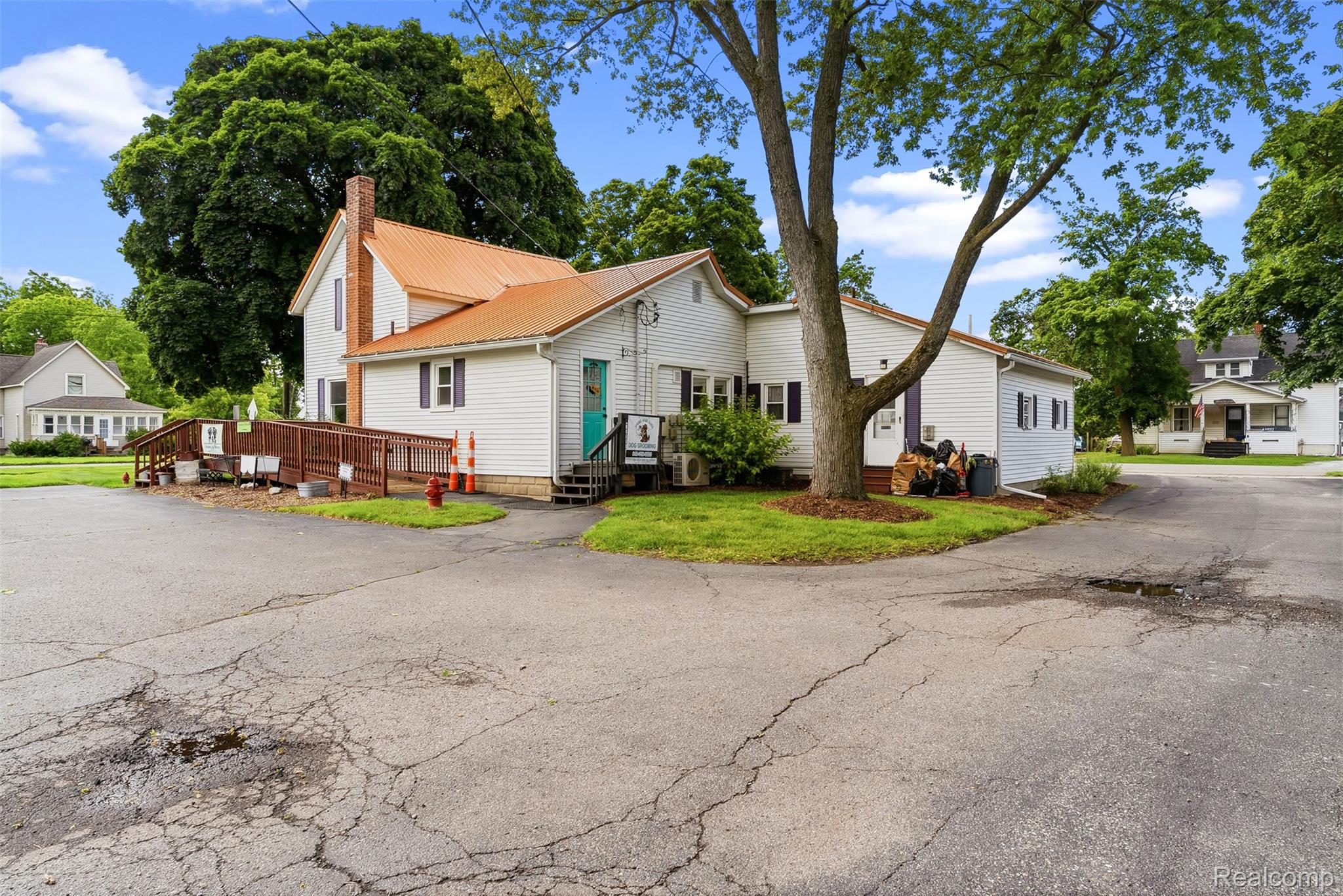 325 N Cedar Street Property Photo 5