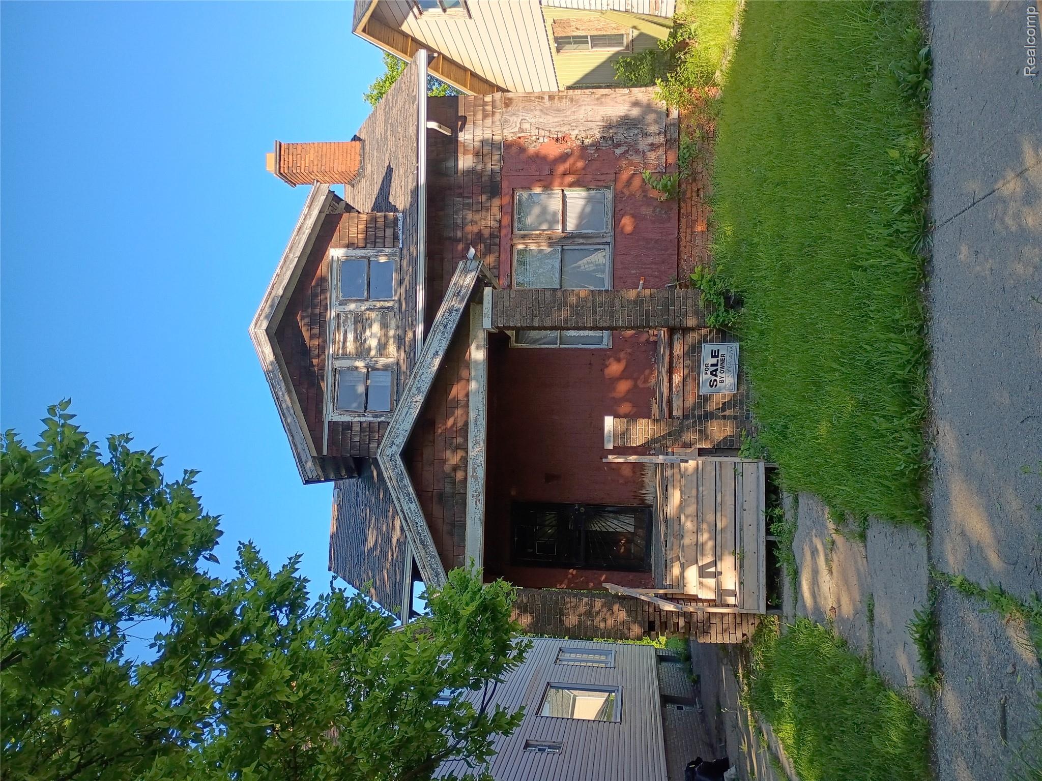 2176 Algonquin Street Property Photo 1