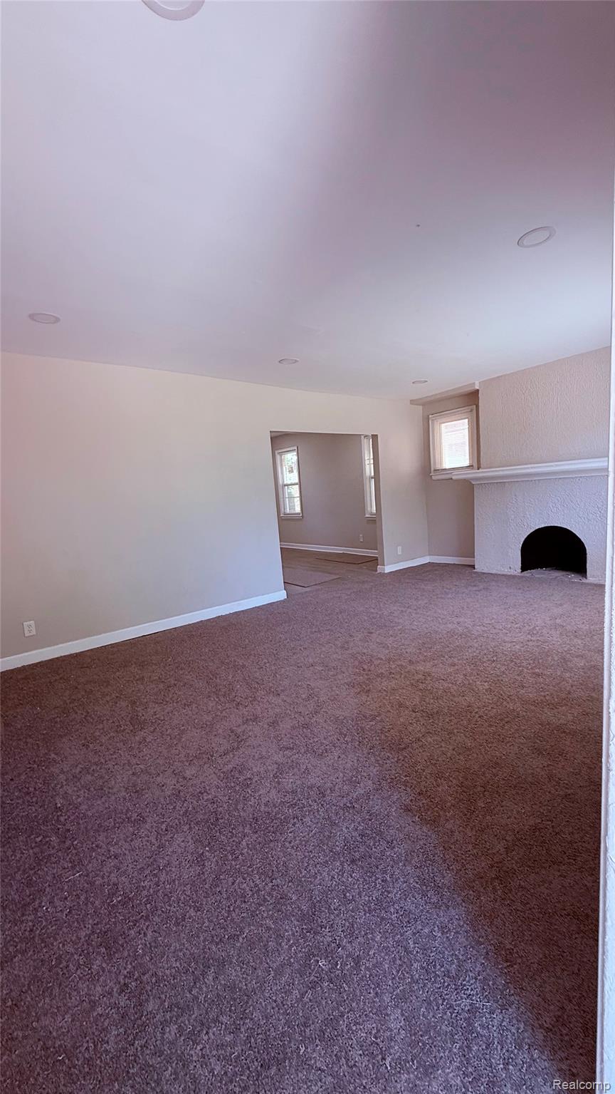16203 Roselawn Street Property Photo 4