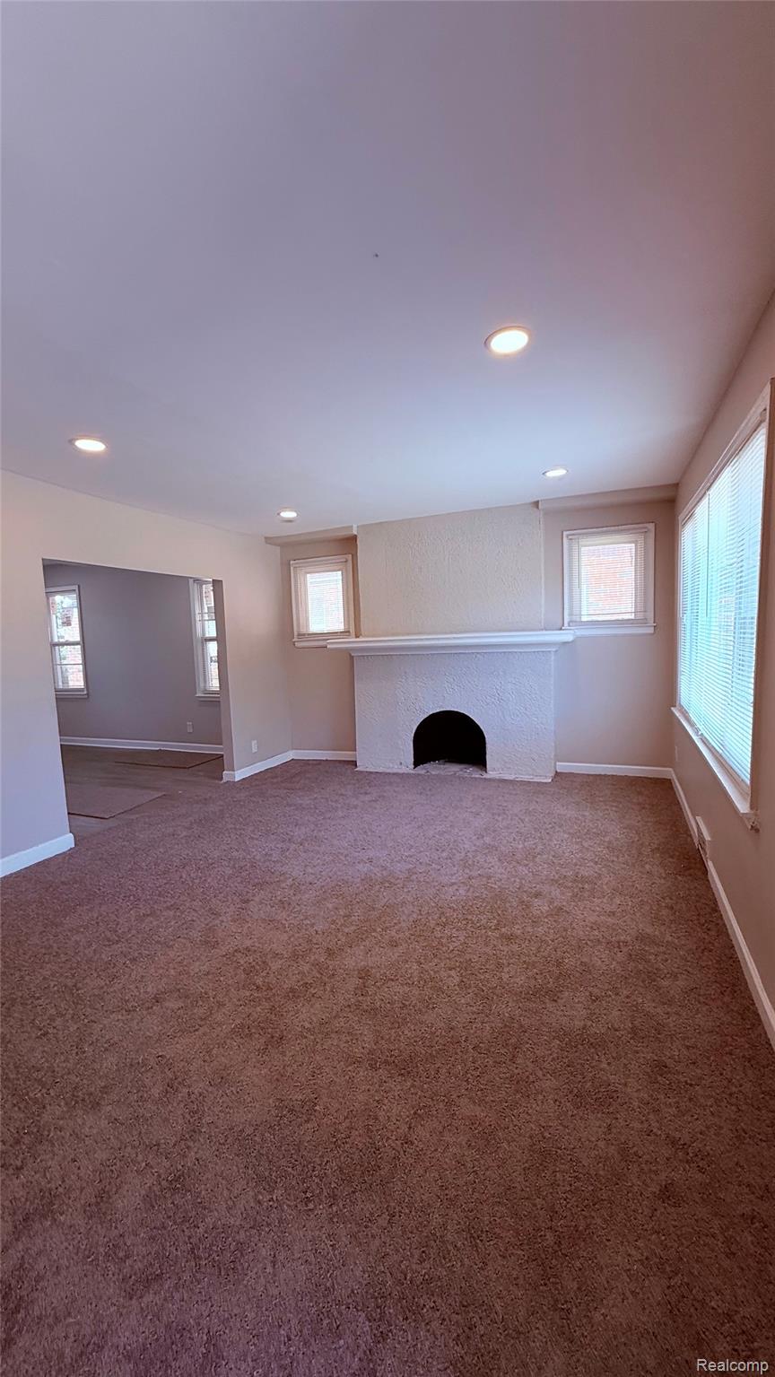 16203 Roselawn Street Property Photo 5