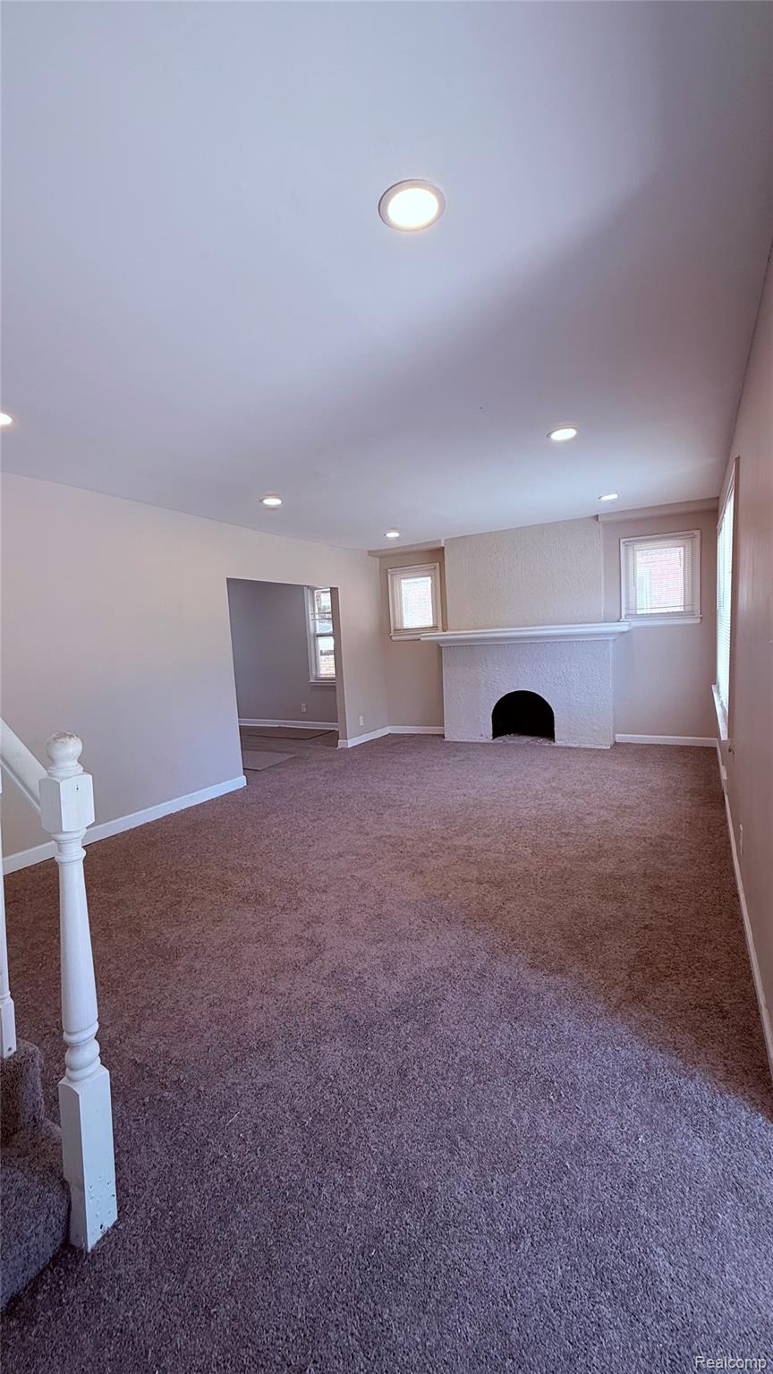 16203 Roselawn Street Property Photo 6