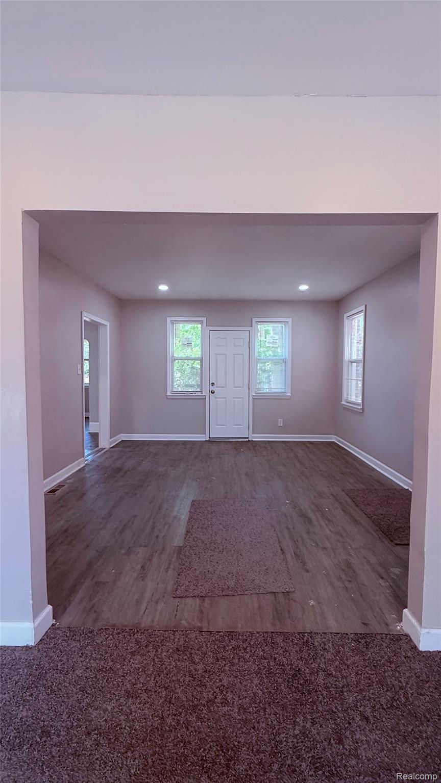 16203 Roselawn Street Property Photo 8
