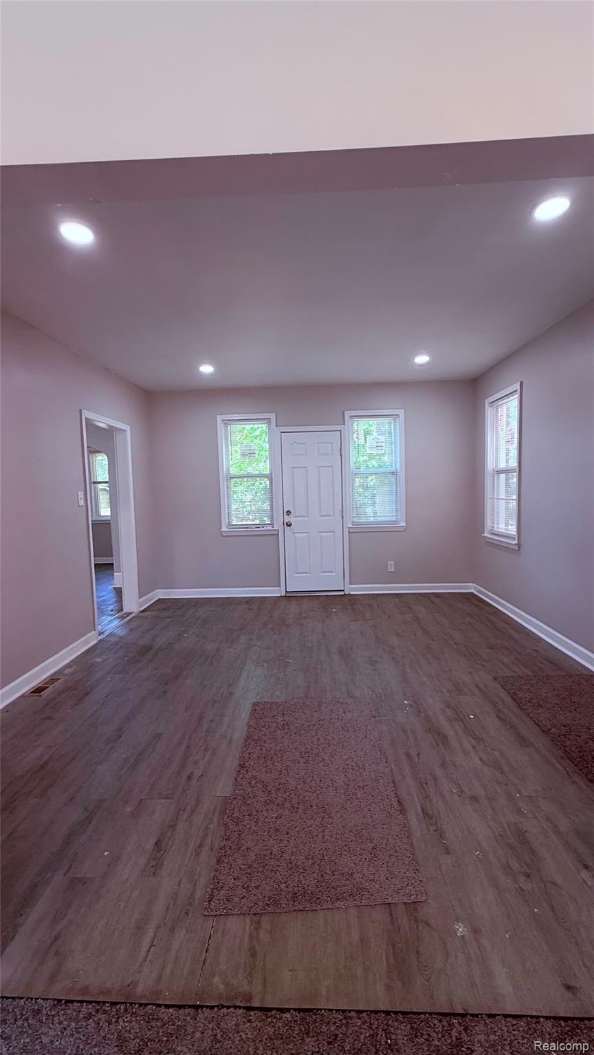 16203 Roselawn Street Property Photo 10