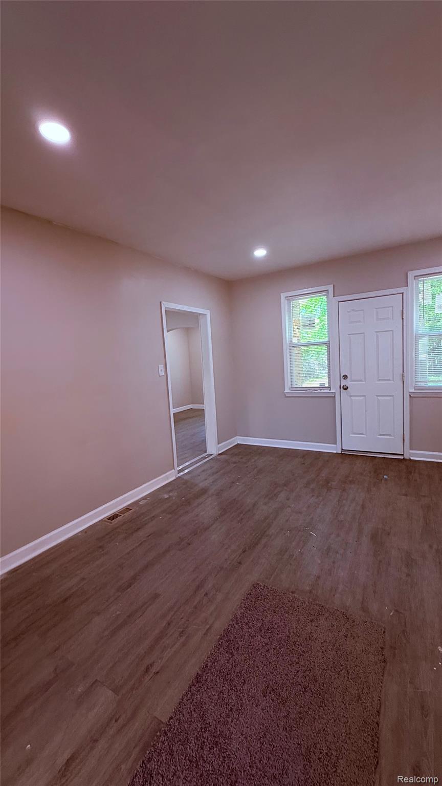 16203 Roselawn Street Property Photo 13