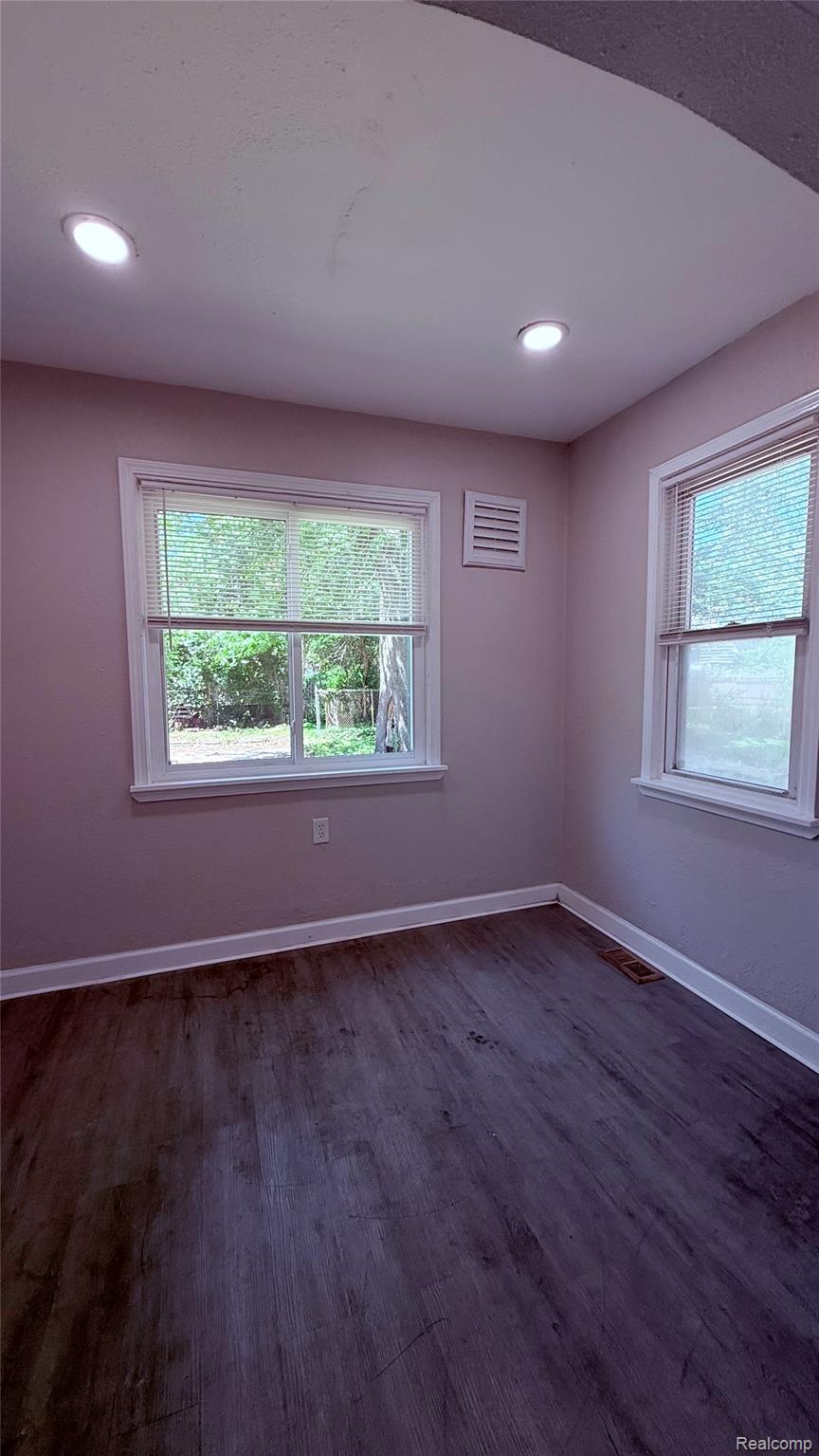 16203 Roselawn Street Property Photo 15