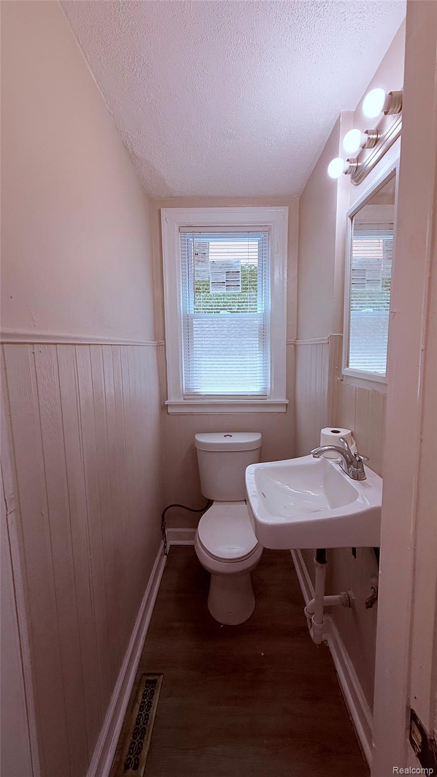 16203 Roselawn Street Property Photo 19