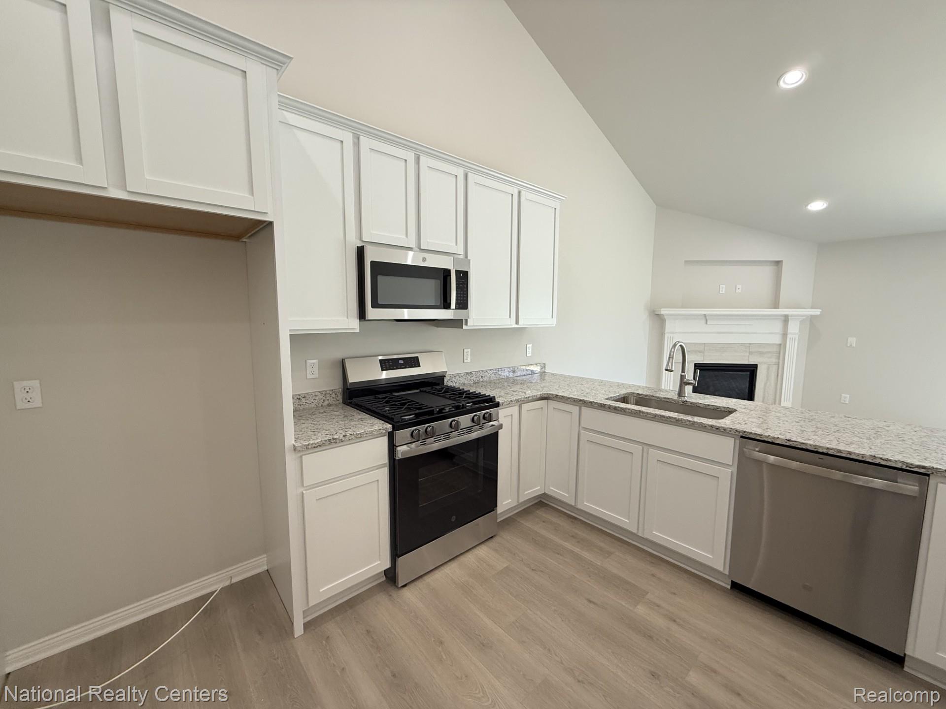 374 (immediate Occupancy) Devonshire Drive 30 Property Photo 3