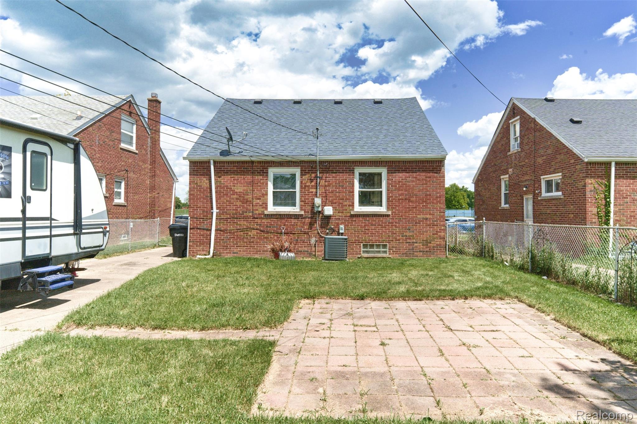 9325 Stahelin Avenue Property Photo 4