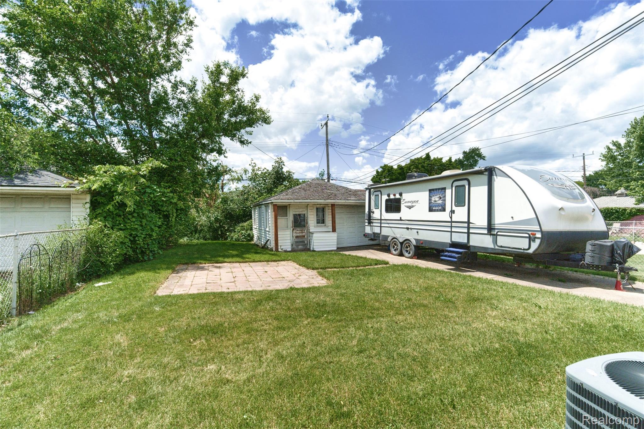 9325 Stahelin Avenue Property Photo 5
