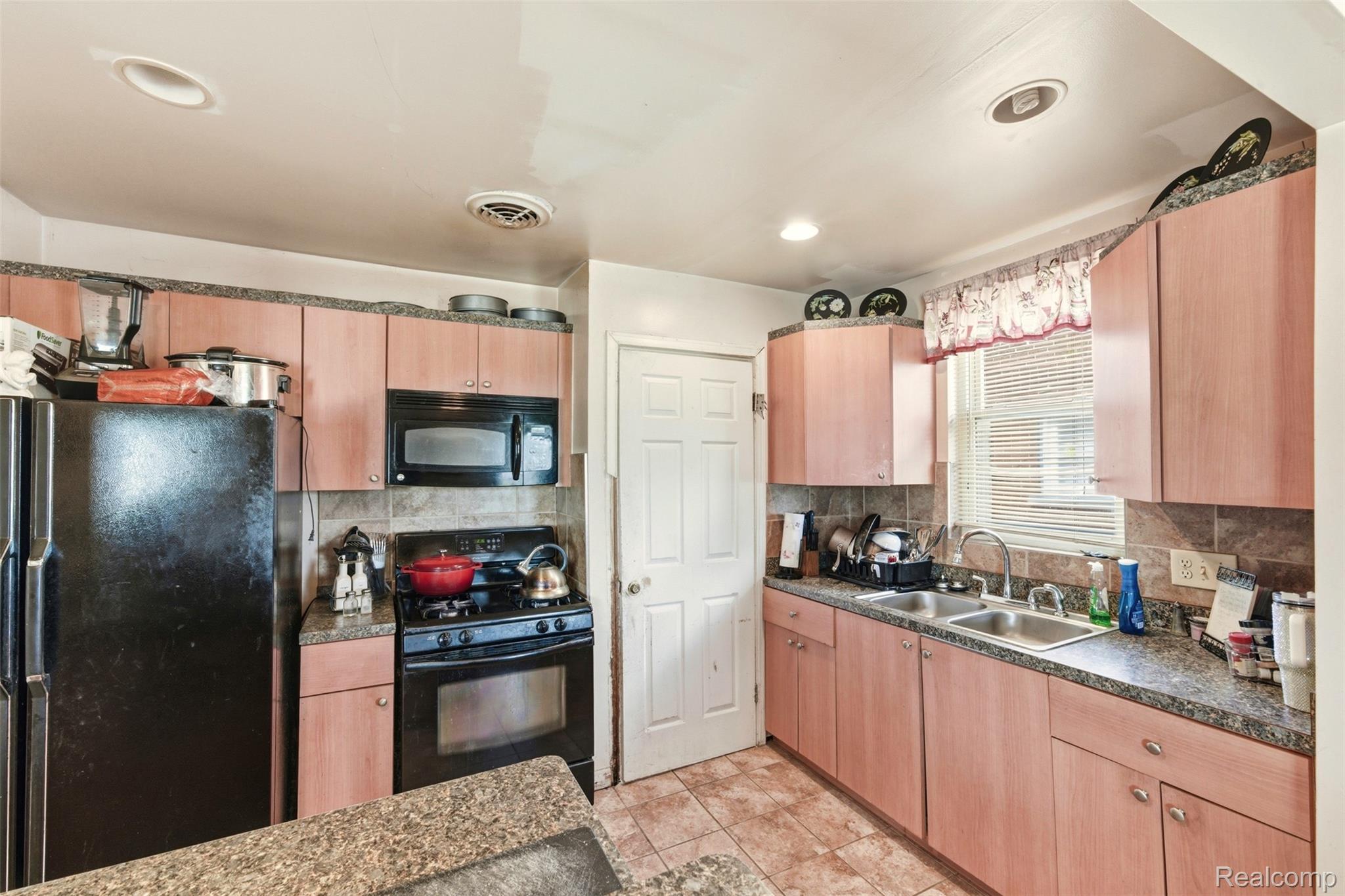 9325 Stahelin Avenue Property Photo 12