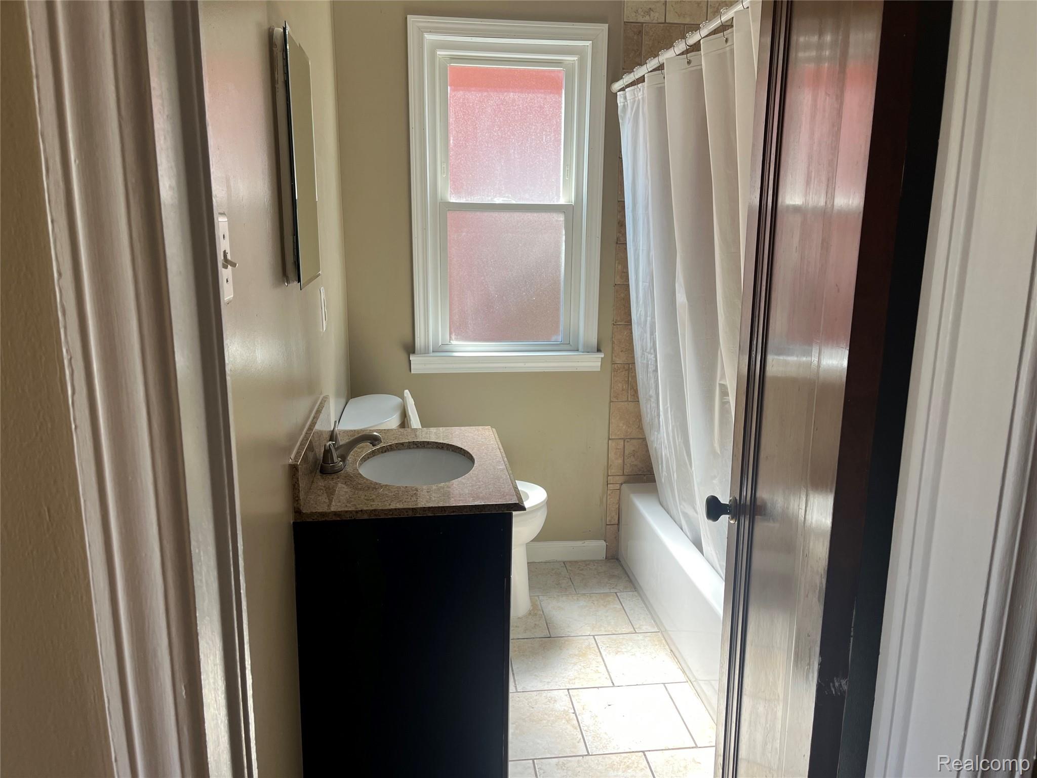 1410 Mayflower Avenue Property Photo 4