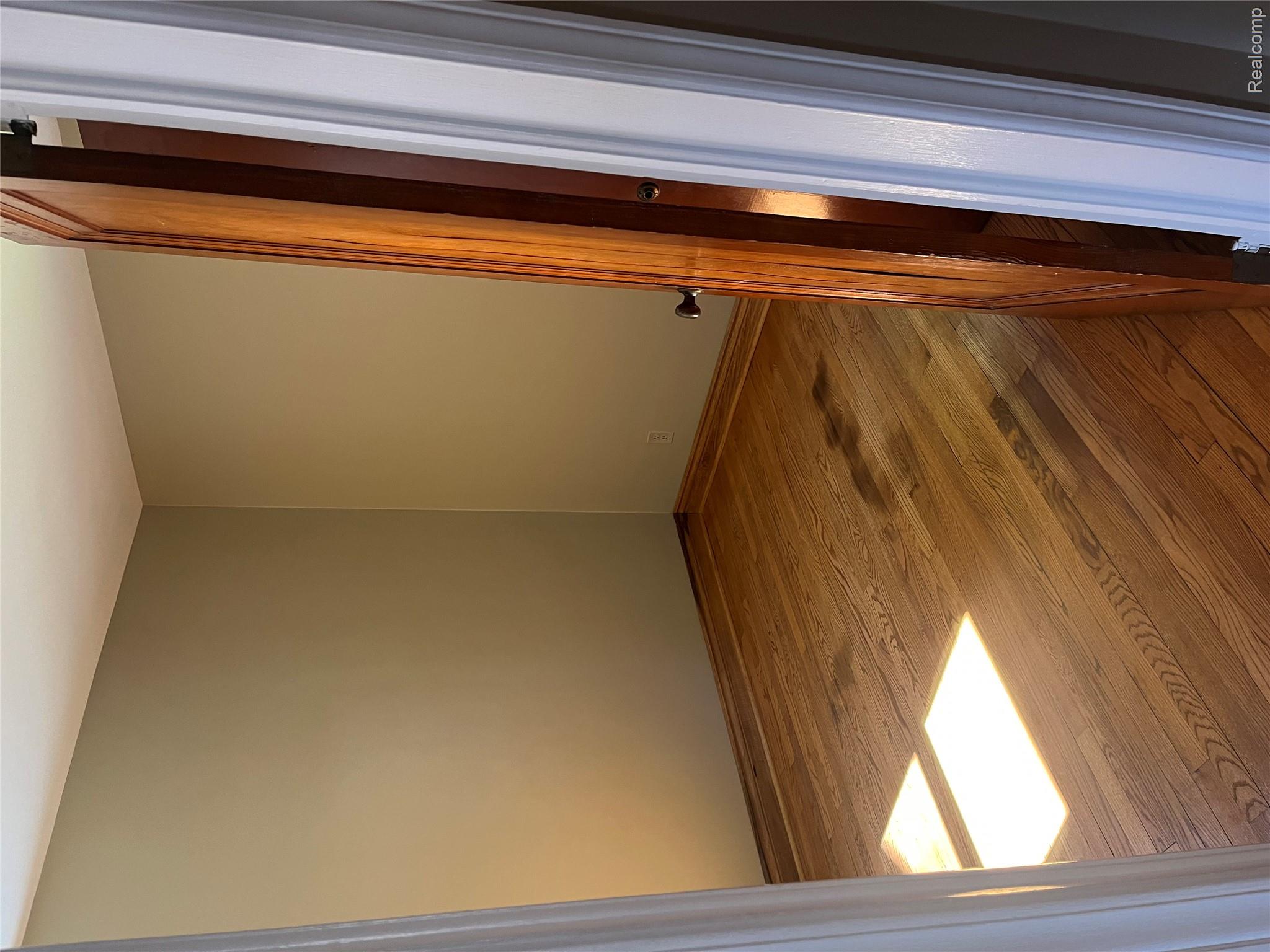 1410 Mayflower Avenue Property Photo 5