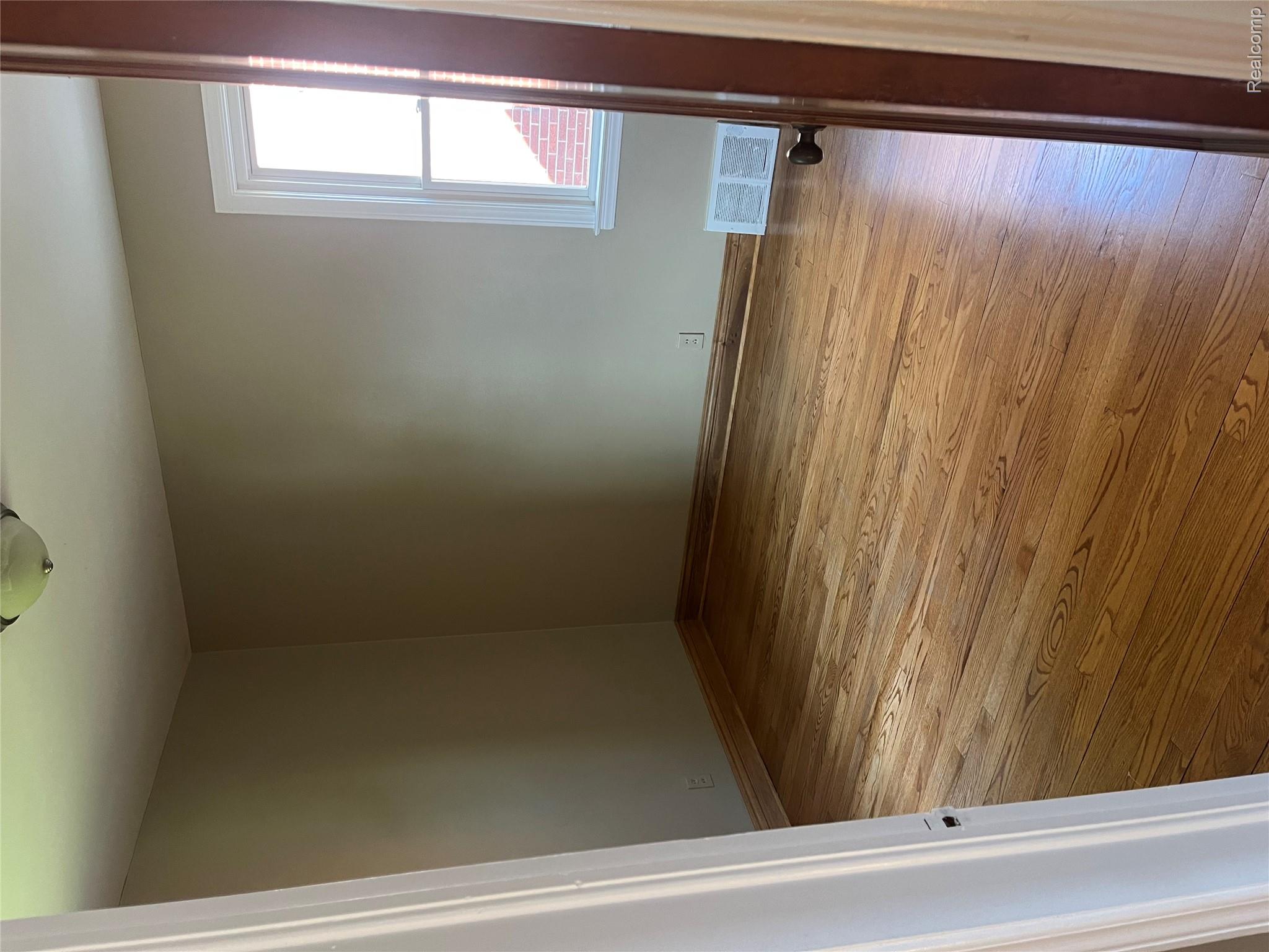 1410 Mayflower Avenue Property Photo 6