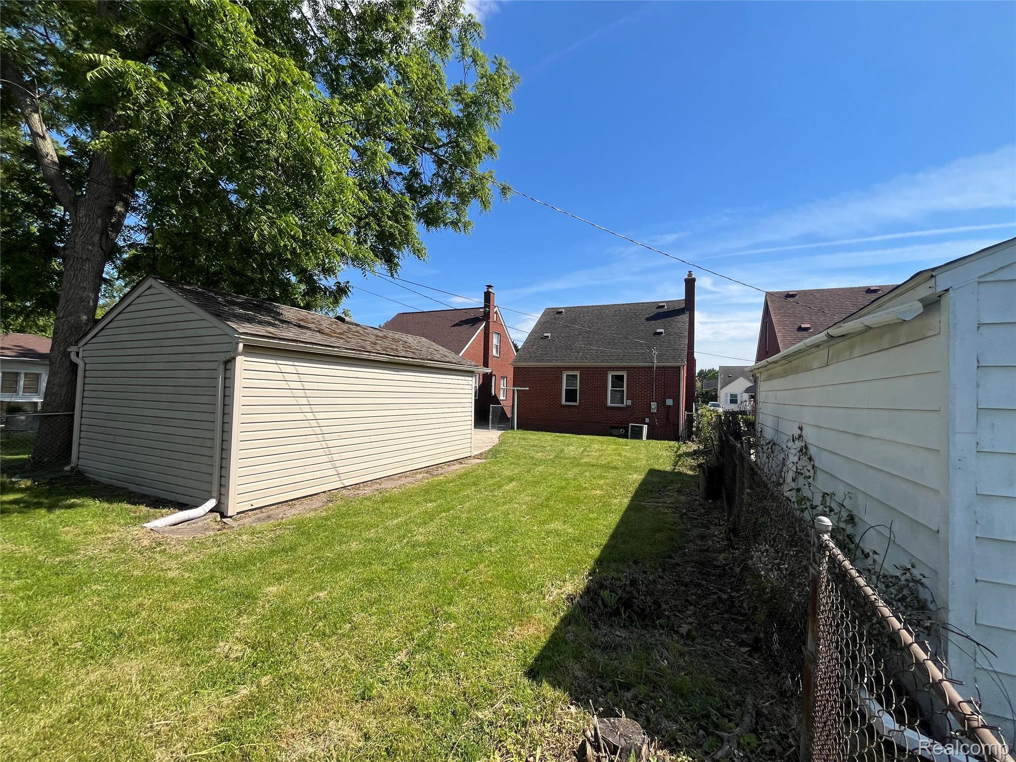 1410 Mayflower Avenue Property Photo 11