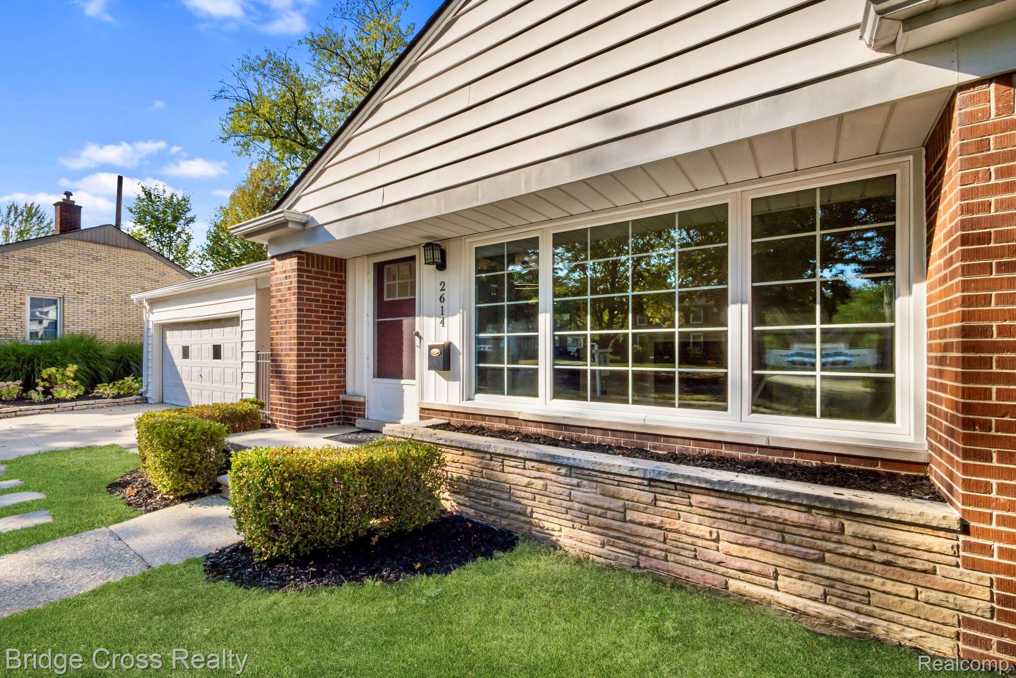 2614 Essex Street Property Photo 2