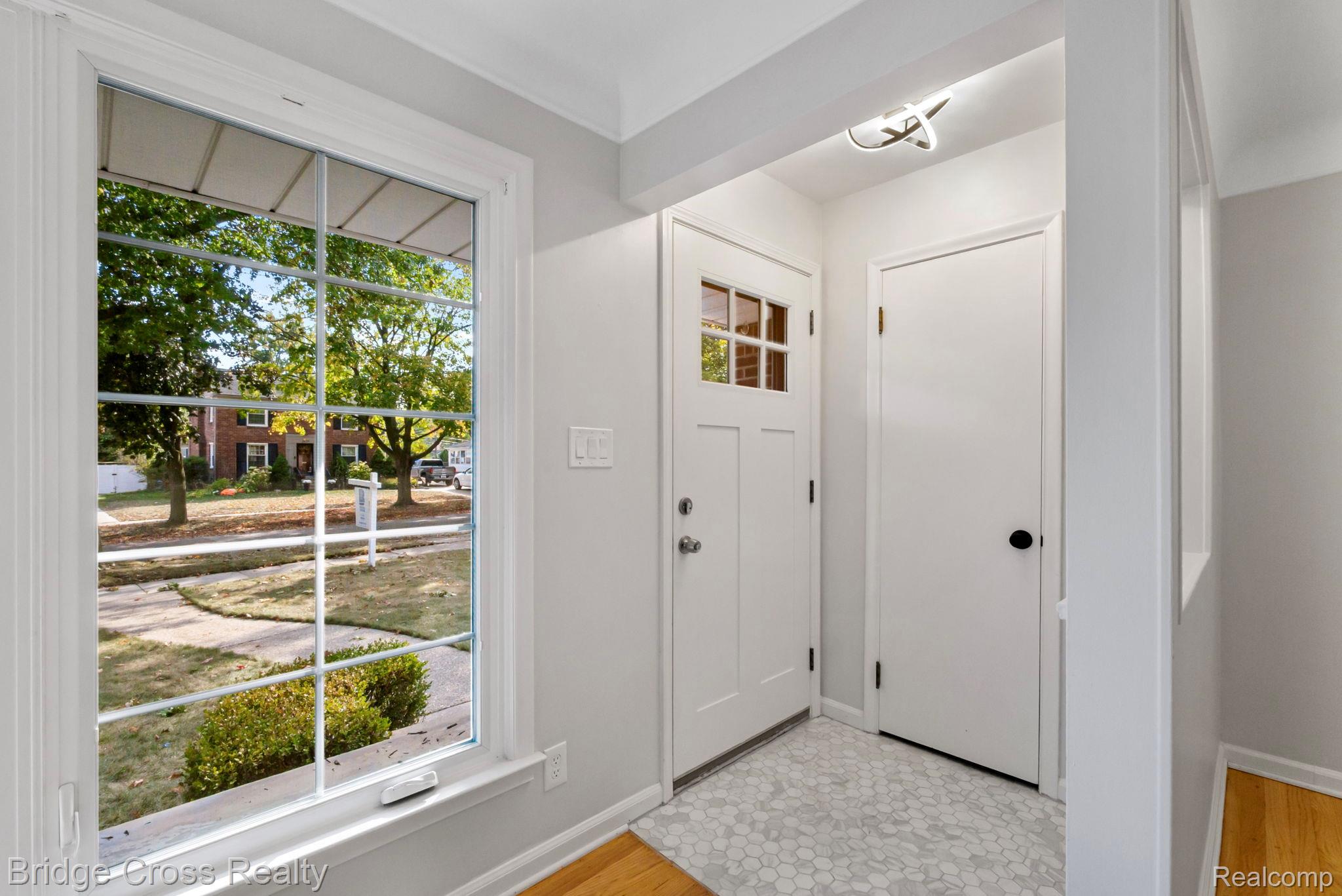 2614 Essex Street Property Photo 3
