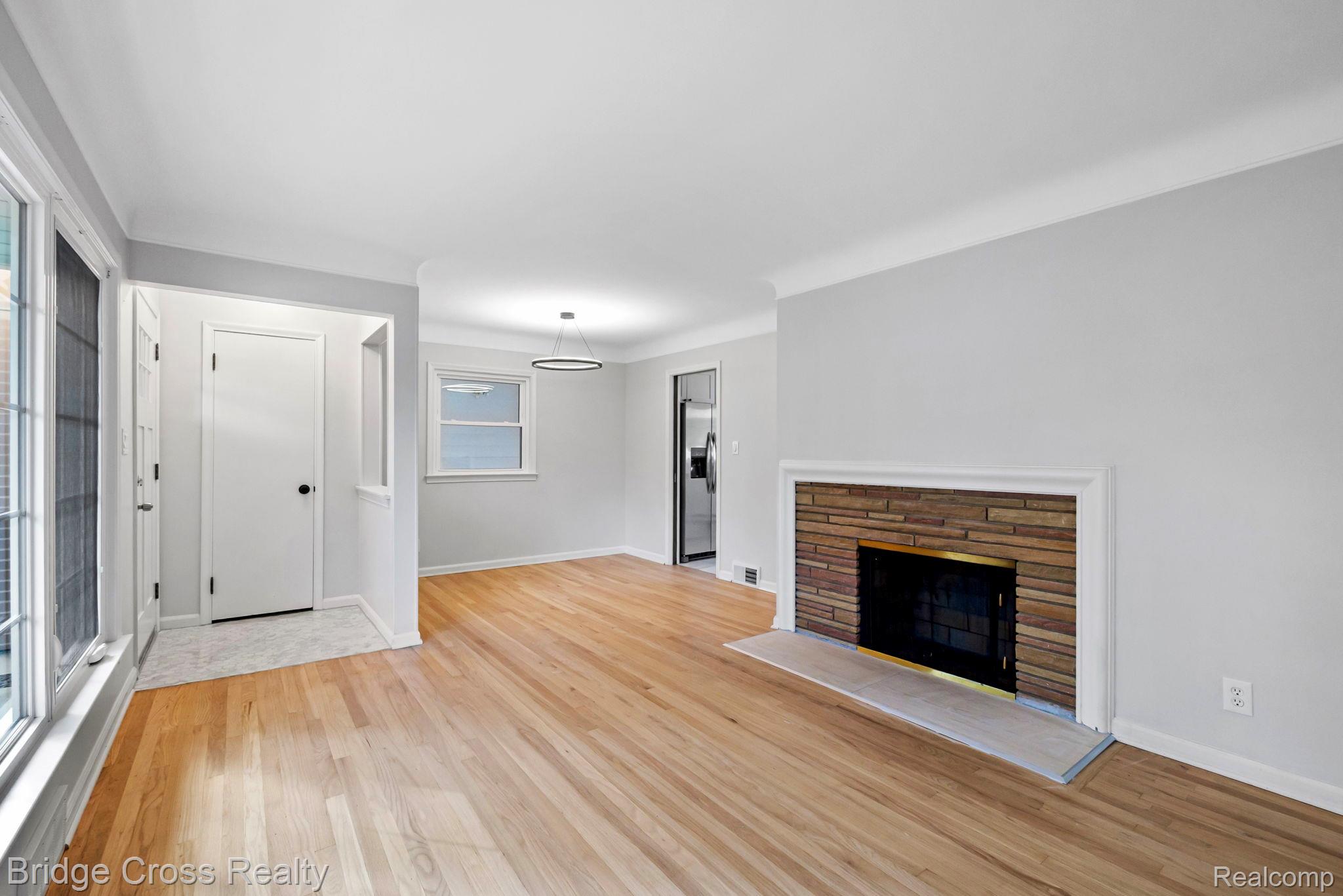 2614 Essex Street Property Photo 5