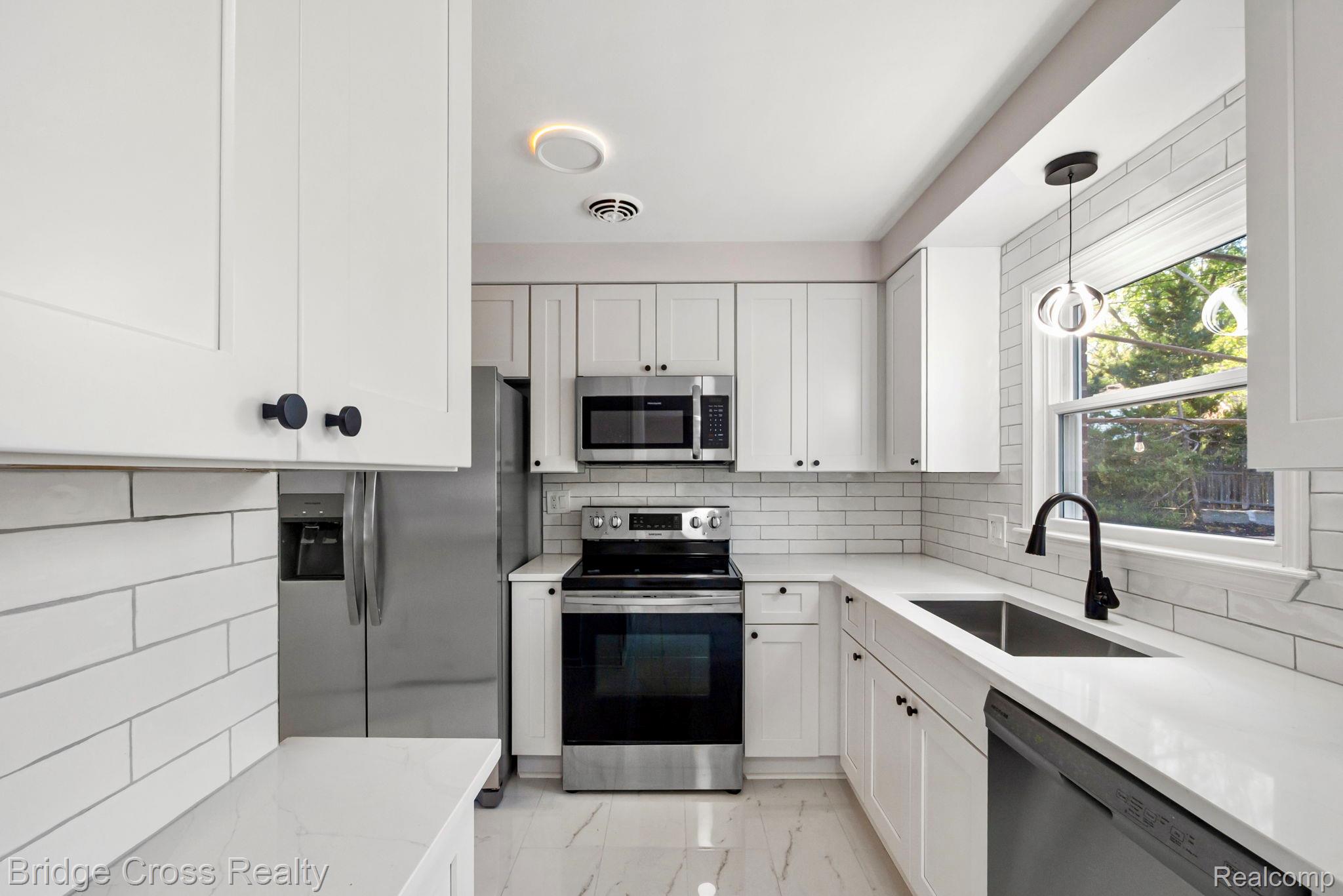 2614 Essex Street Property Photo 12