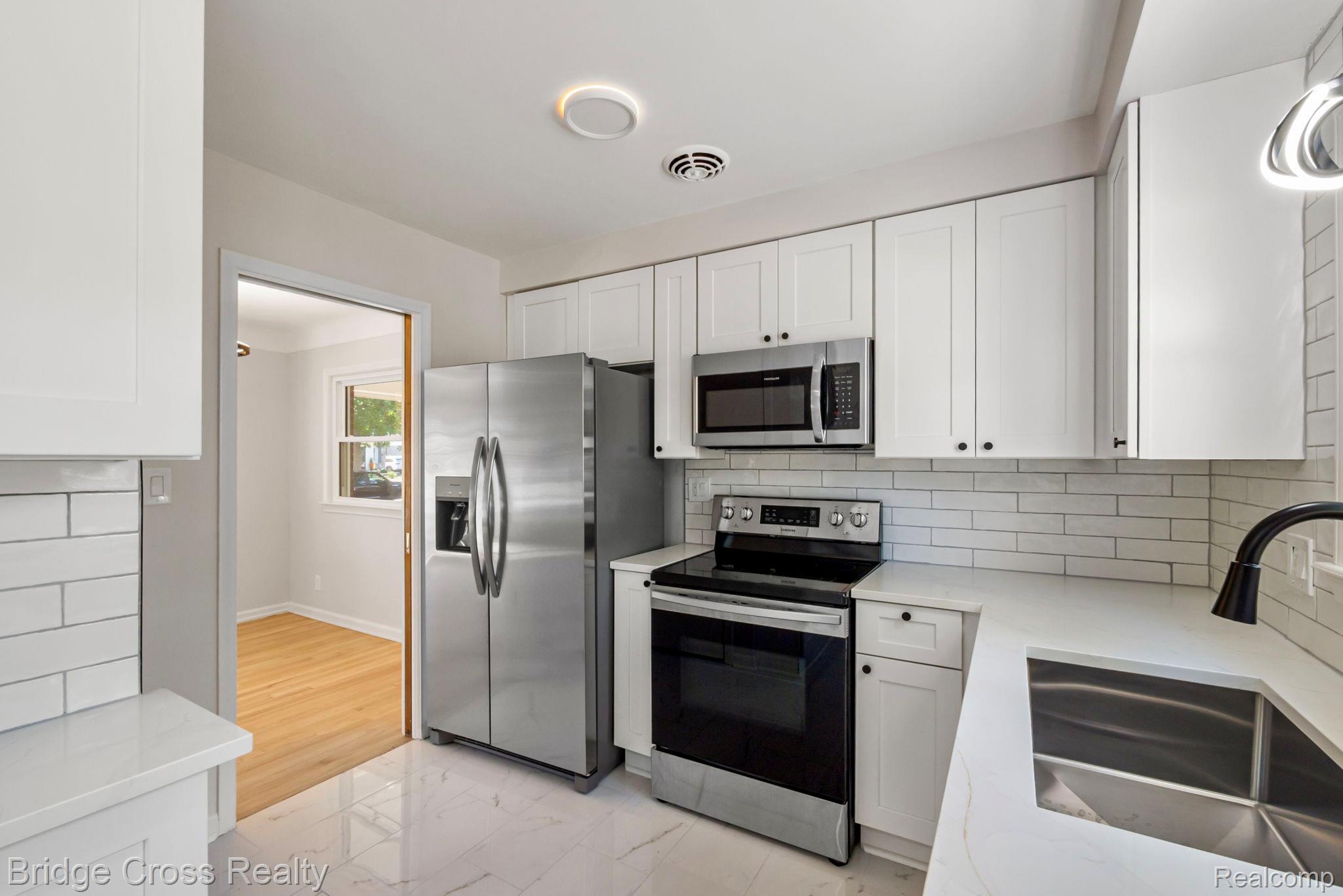 2614 Essex Street Property Photo 15
