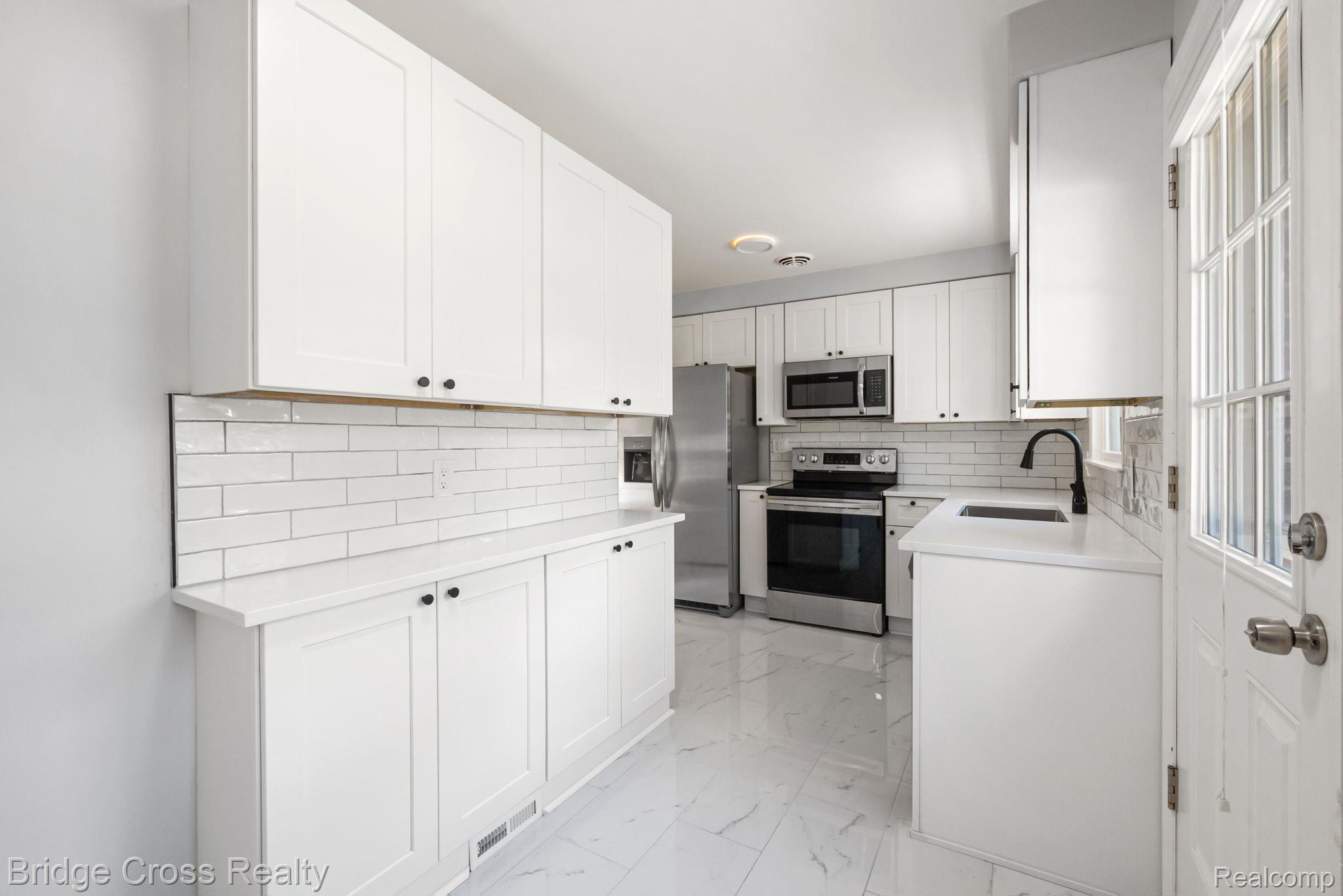 2614 Essex Street Property Photo 16