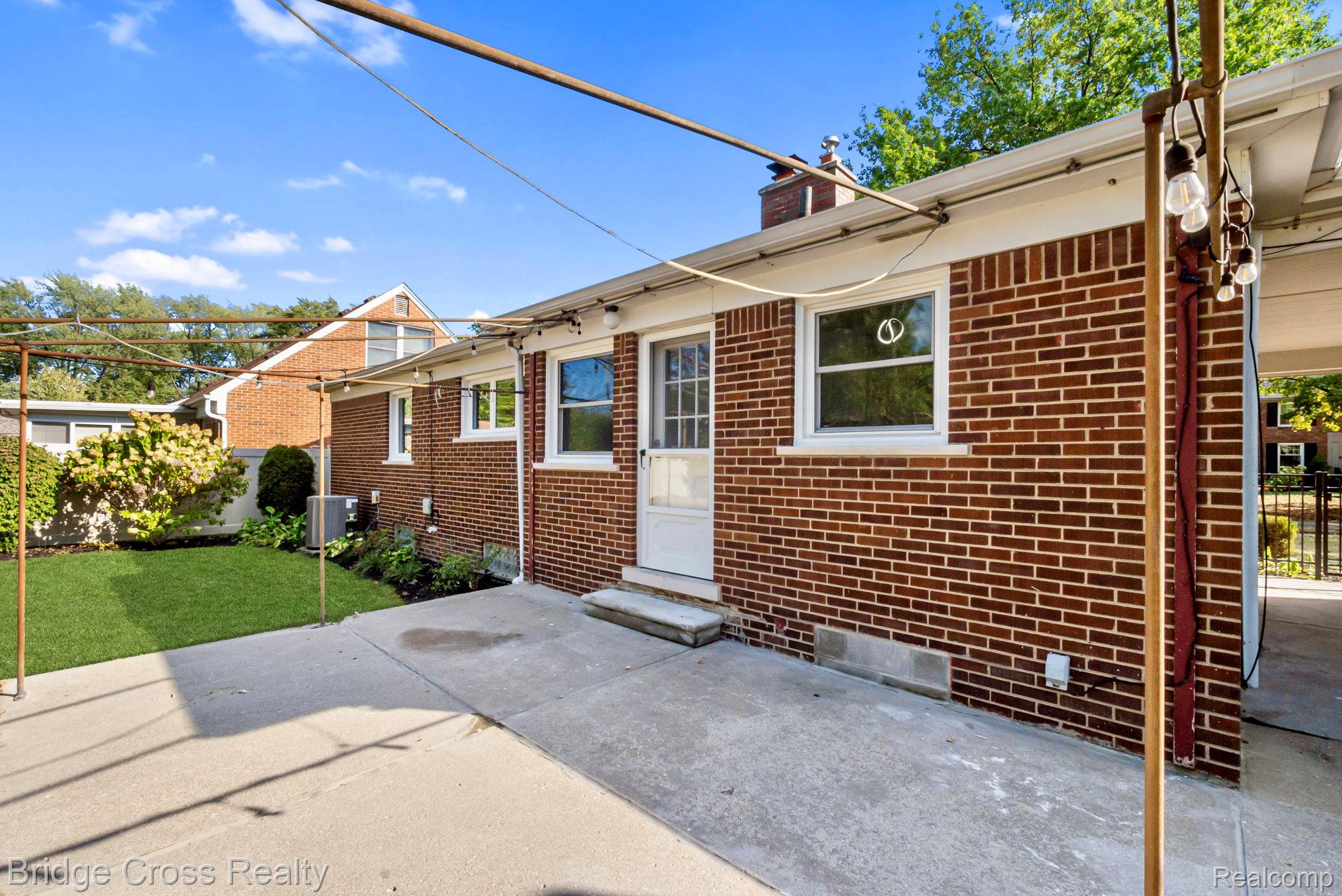 2614 Essex Street Property Photo 30